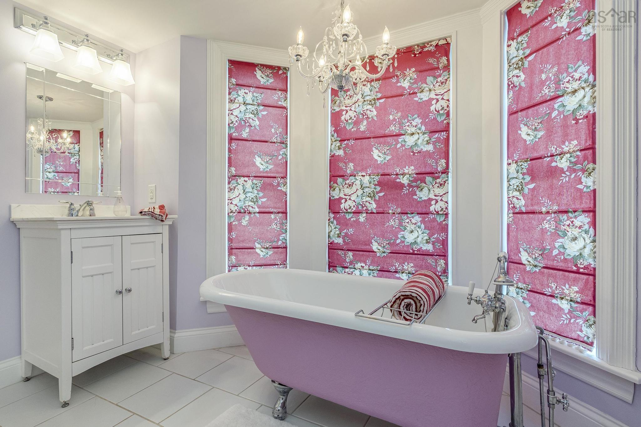 $1,049,000.00: 76 Montague Row, Digby