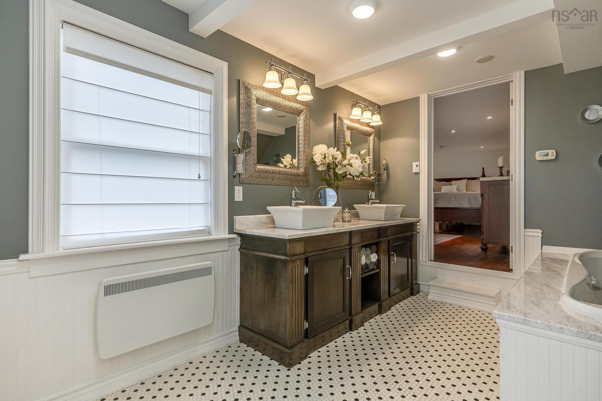 $1,049,000.00: 76 Montague Row, Digby