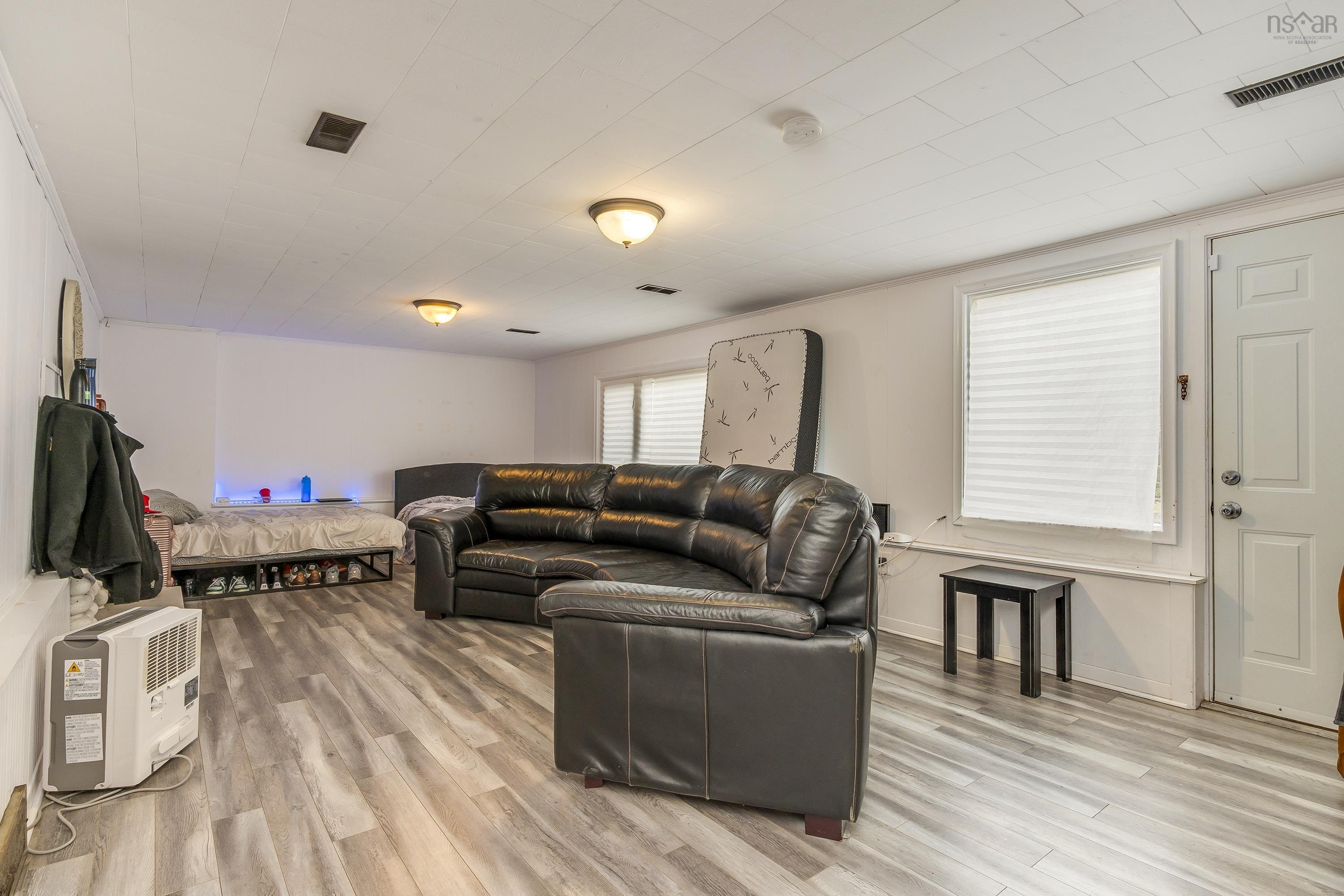33 Southill Drive 