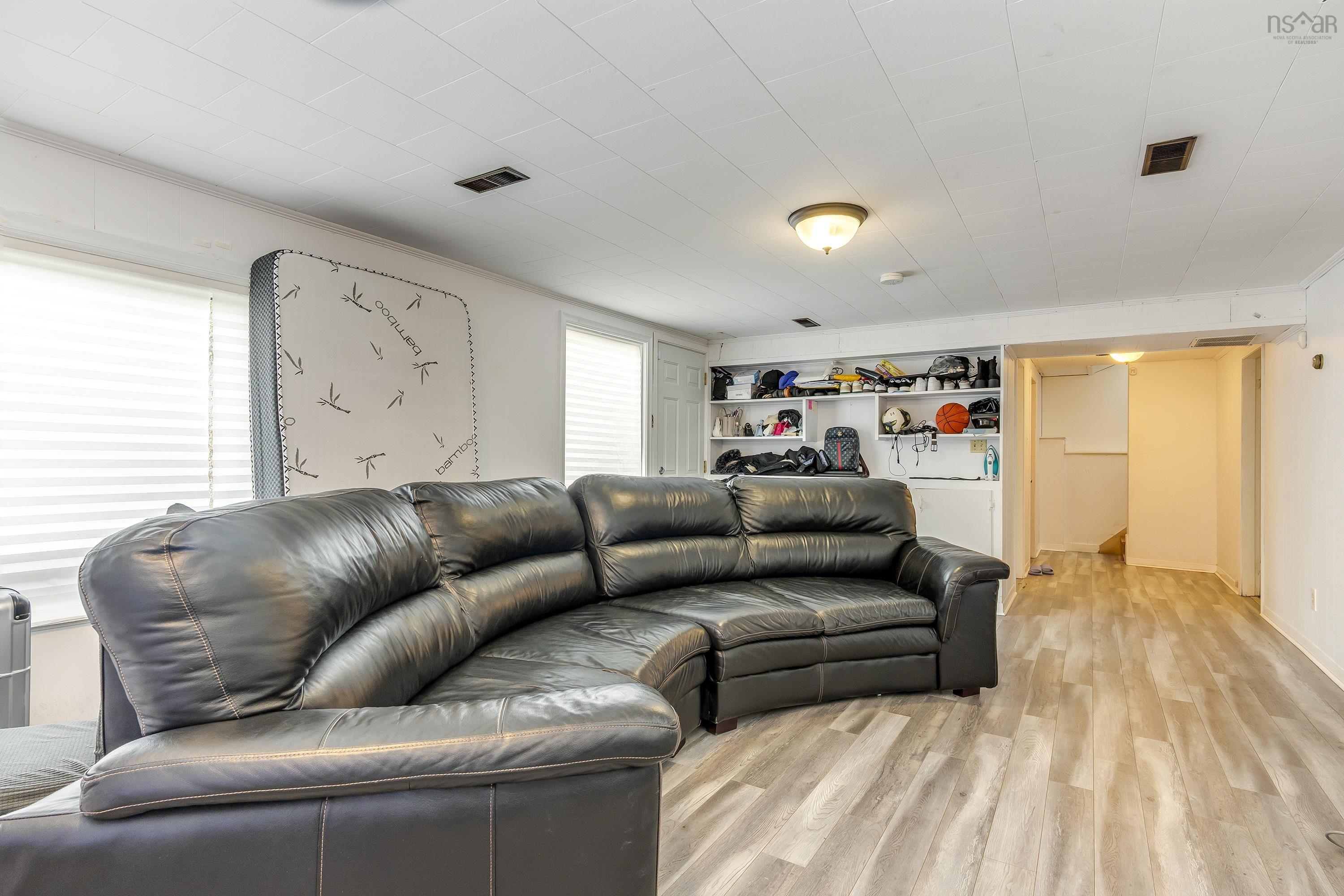 33 Southill Drive 