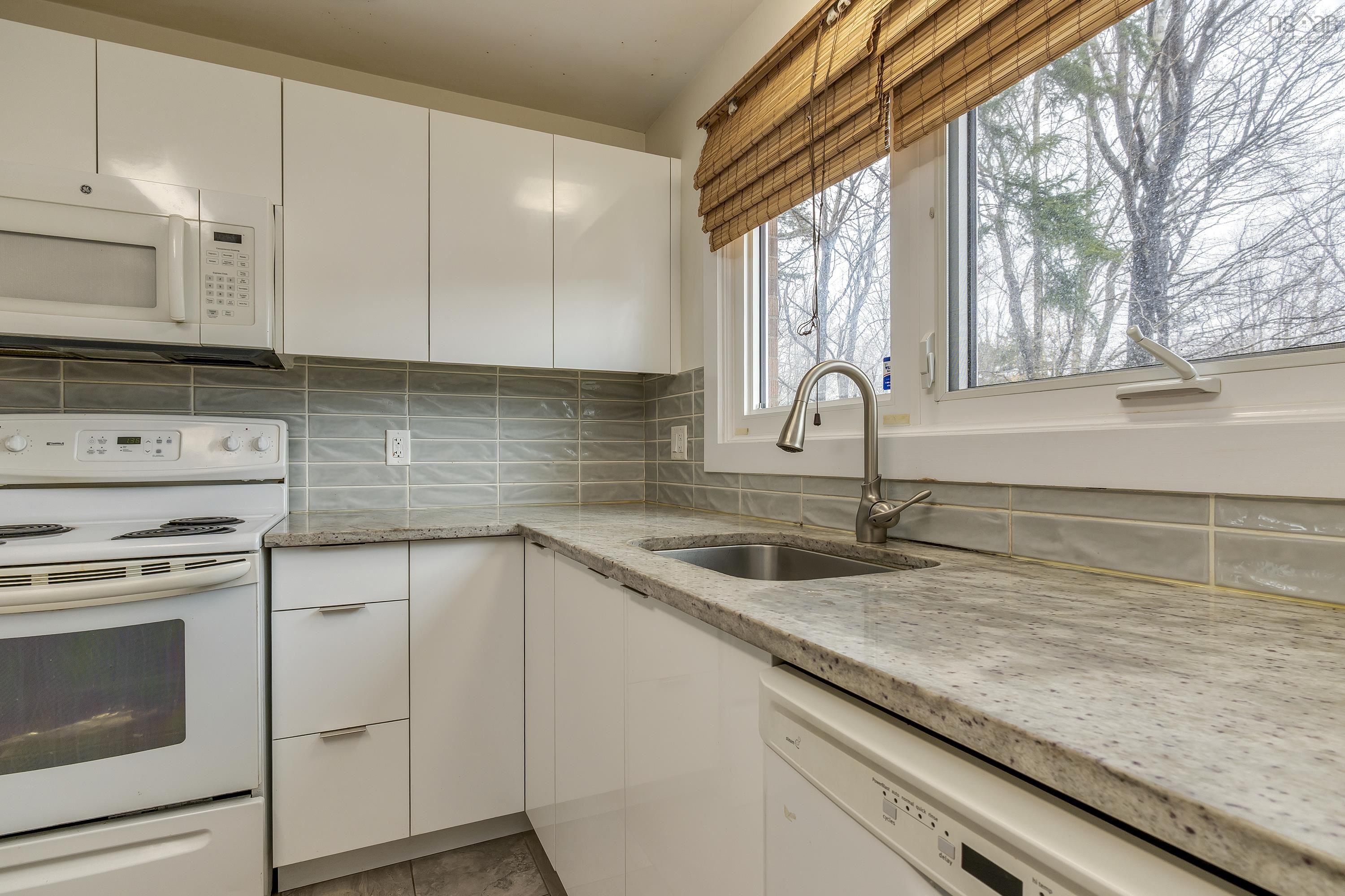33 Southill Drive 