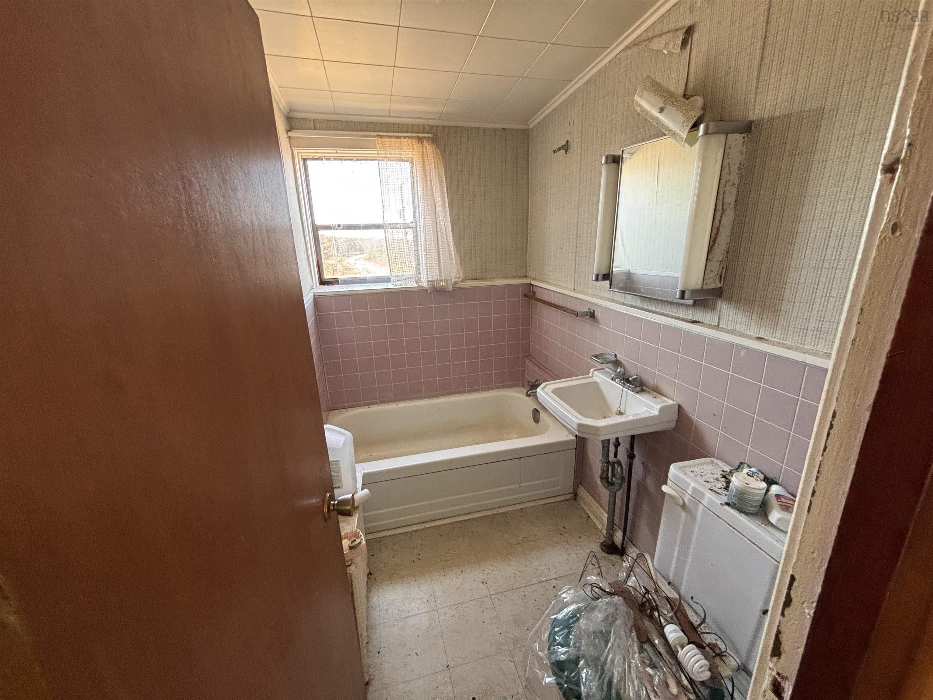 $165,000.00: 934 Mira Bay Drive, Catalone Gut