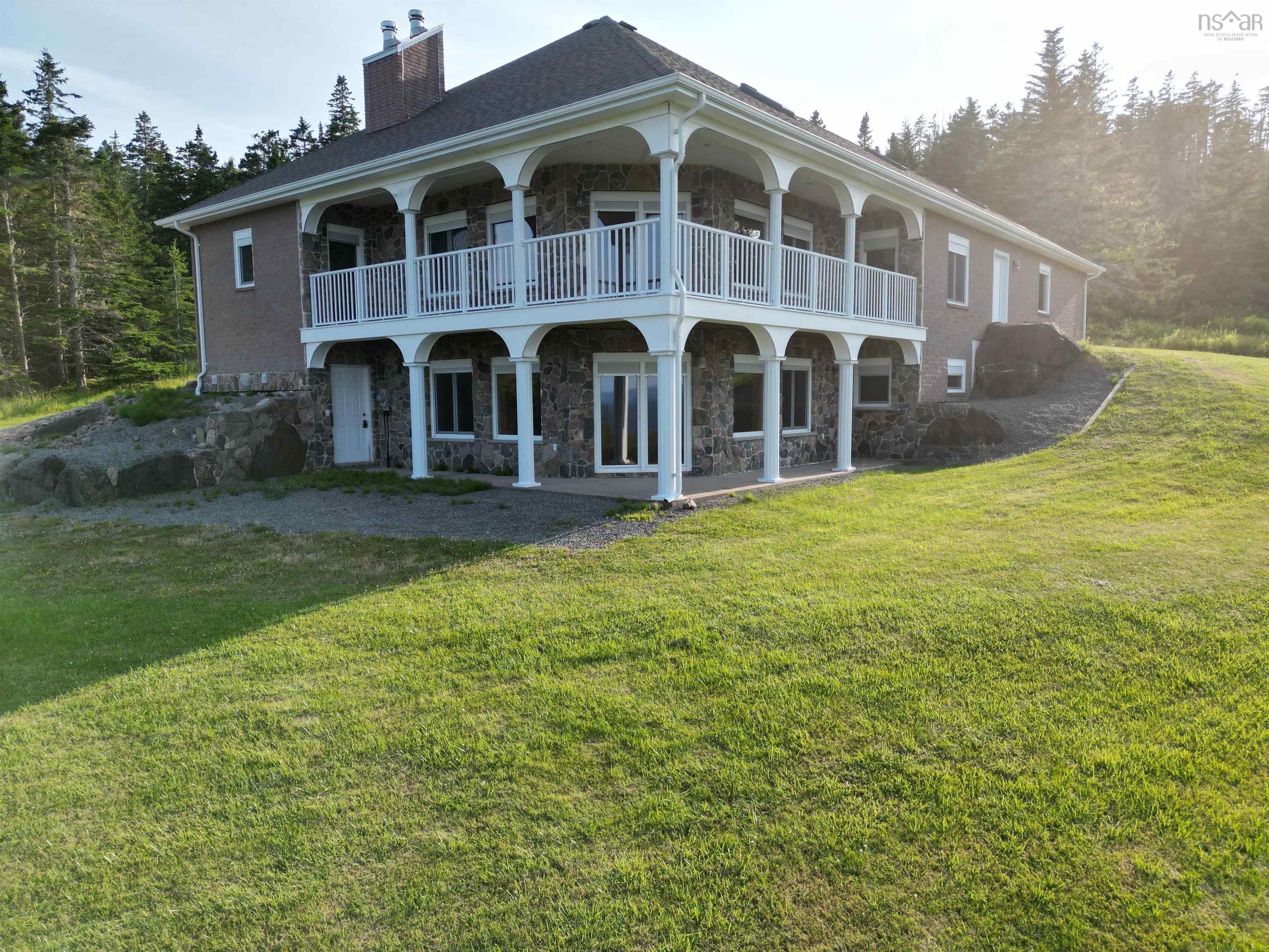 $1,490,000.00: 6260 West Bay Road, Roberta