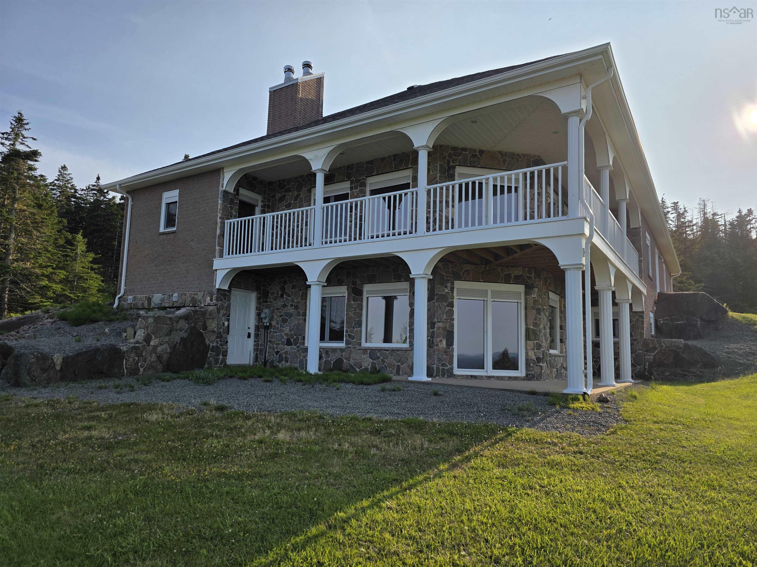 $1,490,000.00: 6260 West Bay Road, Roberta