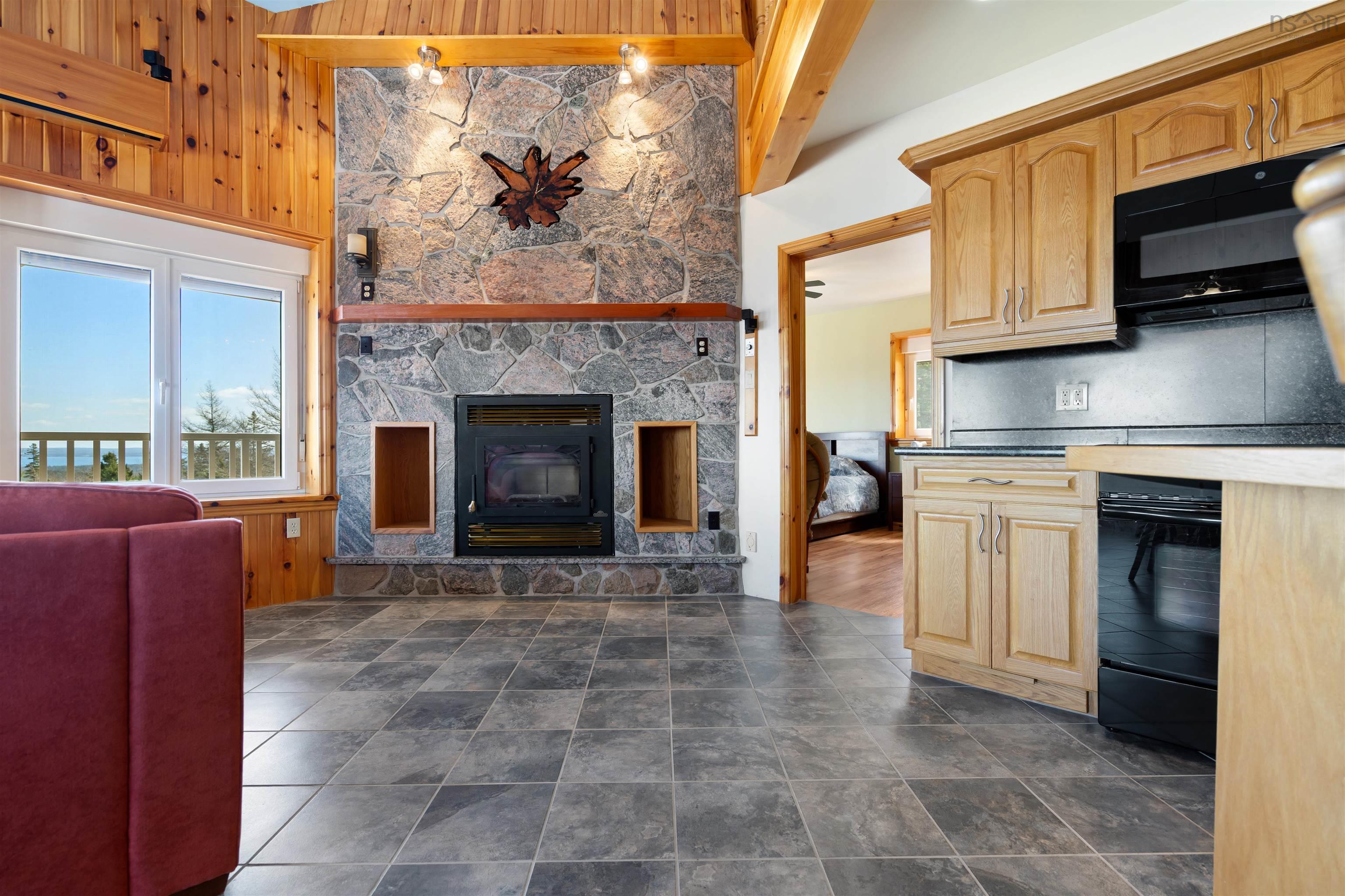 $1,490,000.00: 6260 West Bay Road, Roberta