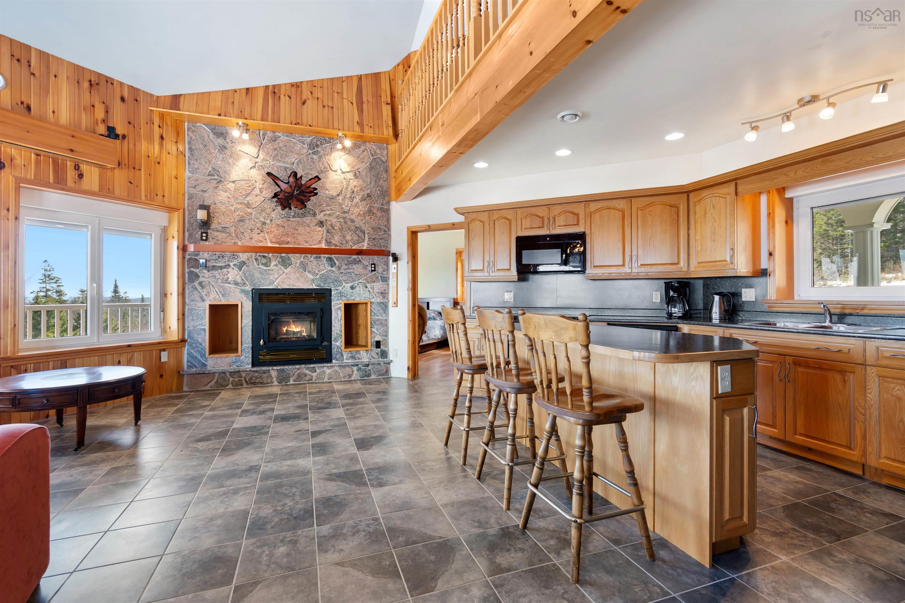 $1,490,000.00: 6260 West Bay Road, Roberta