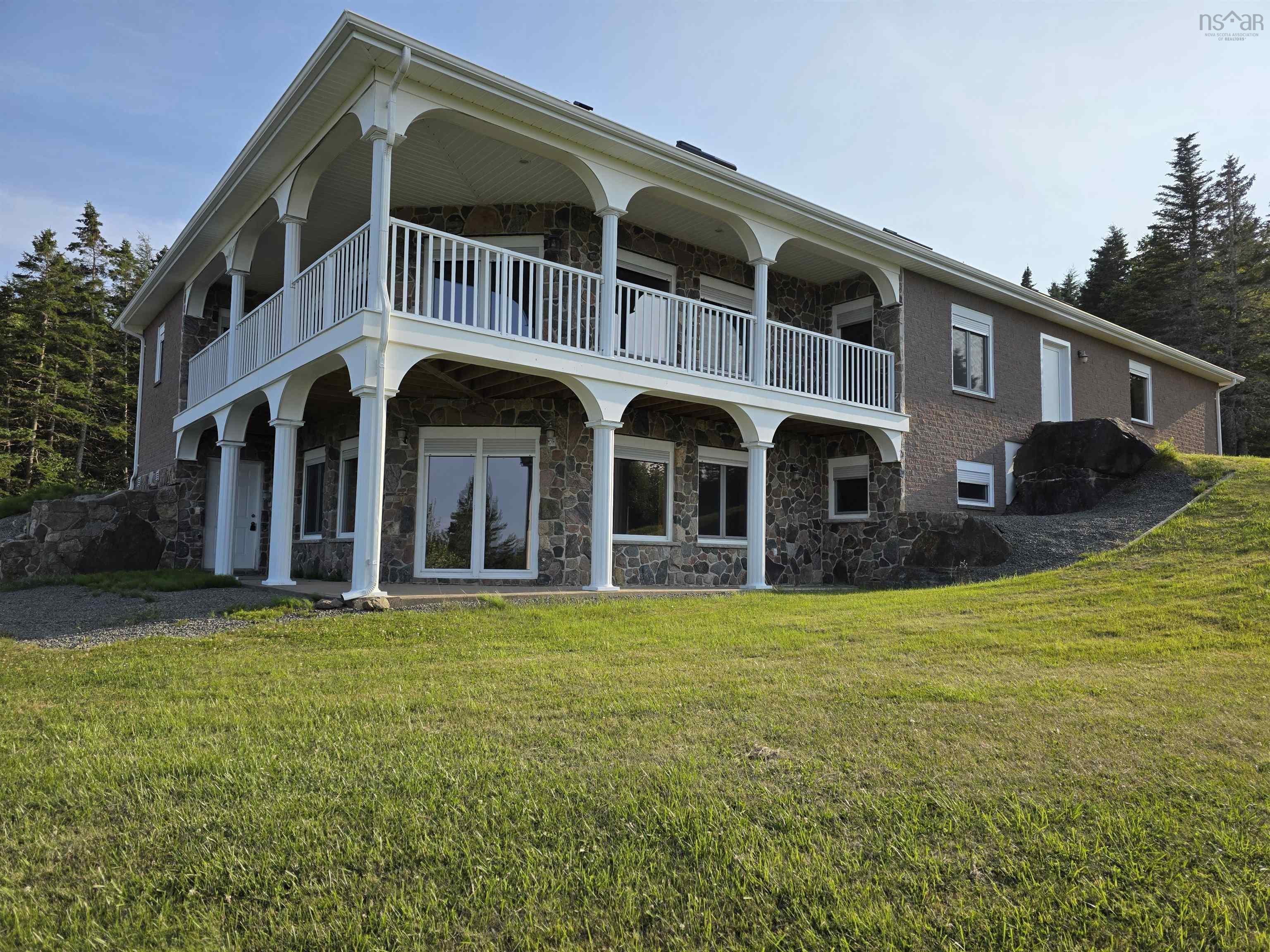 $1,490,000.00: 6260 West Bay Road, Roberta