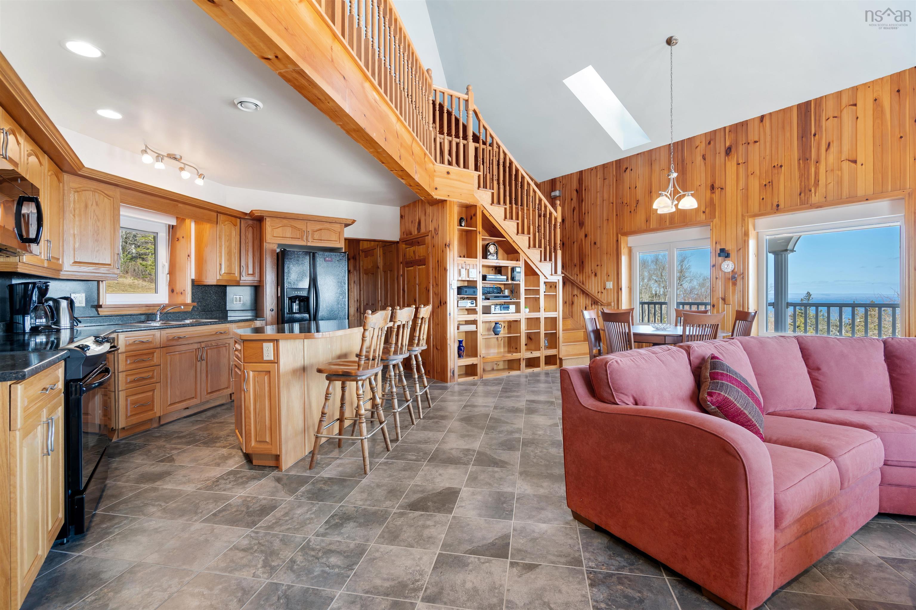 $1,490,000.00: 6260 West Bay Road, Roberta