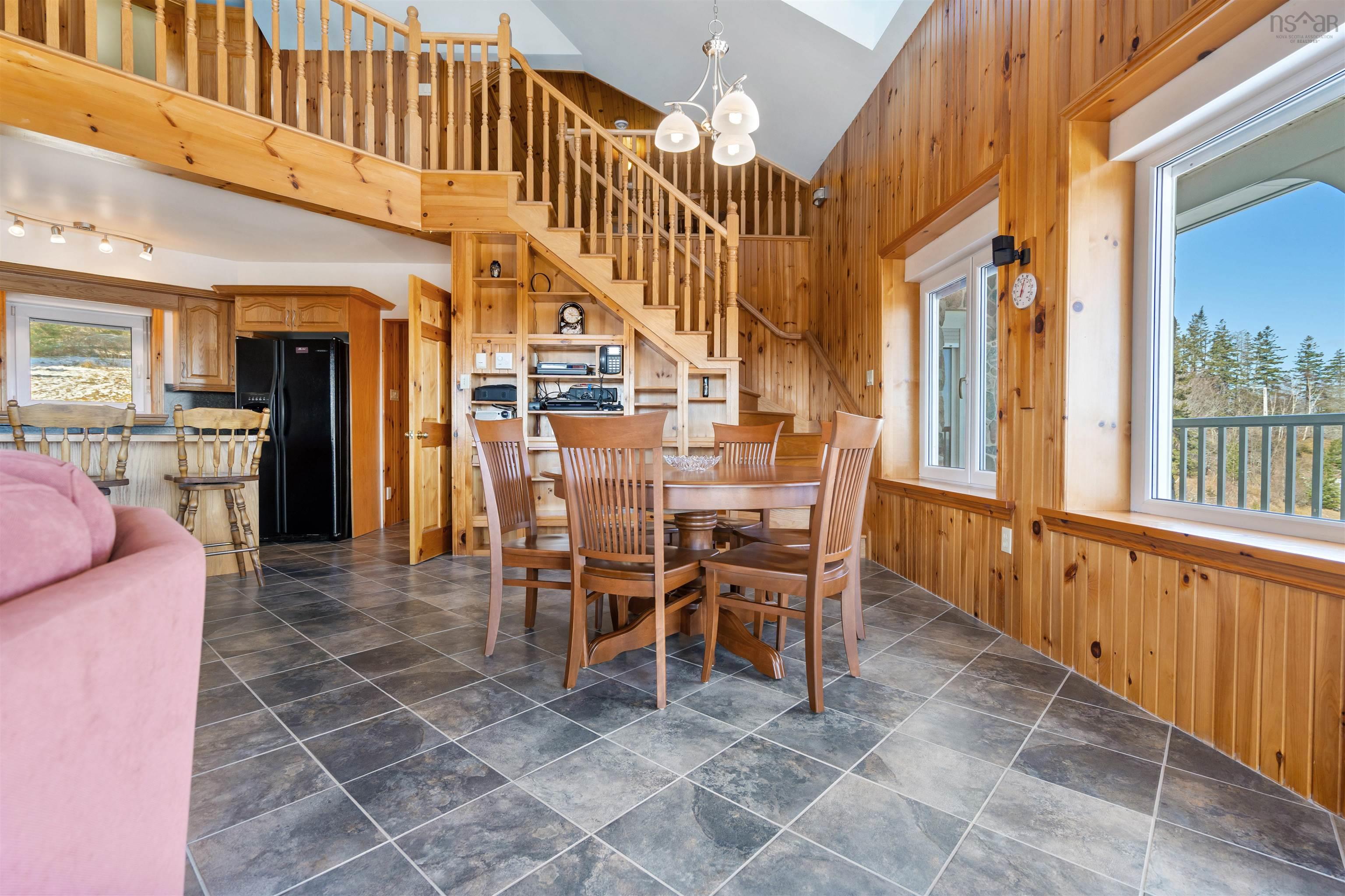 $1,490,000.00: 6260 West Bay Road, Roberta