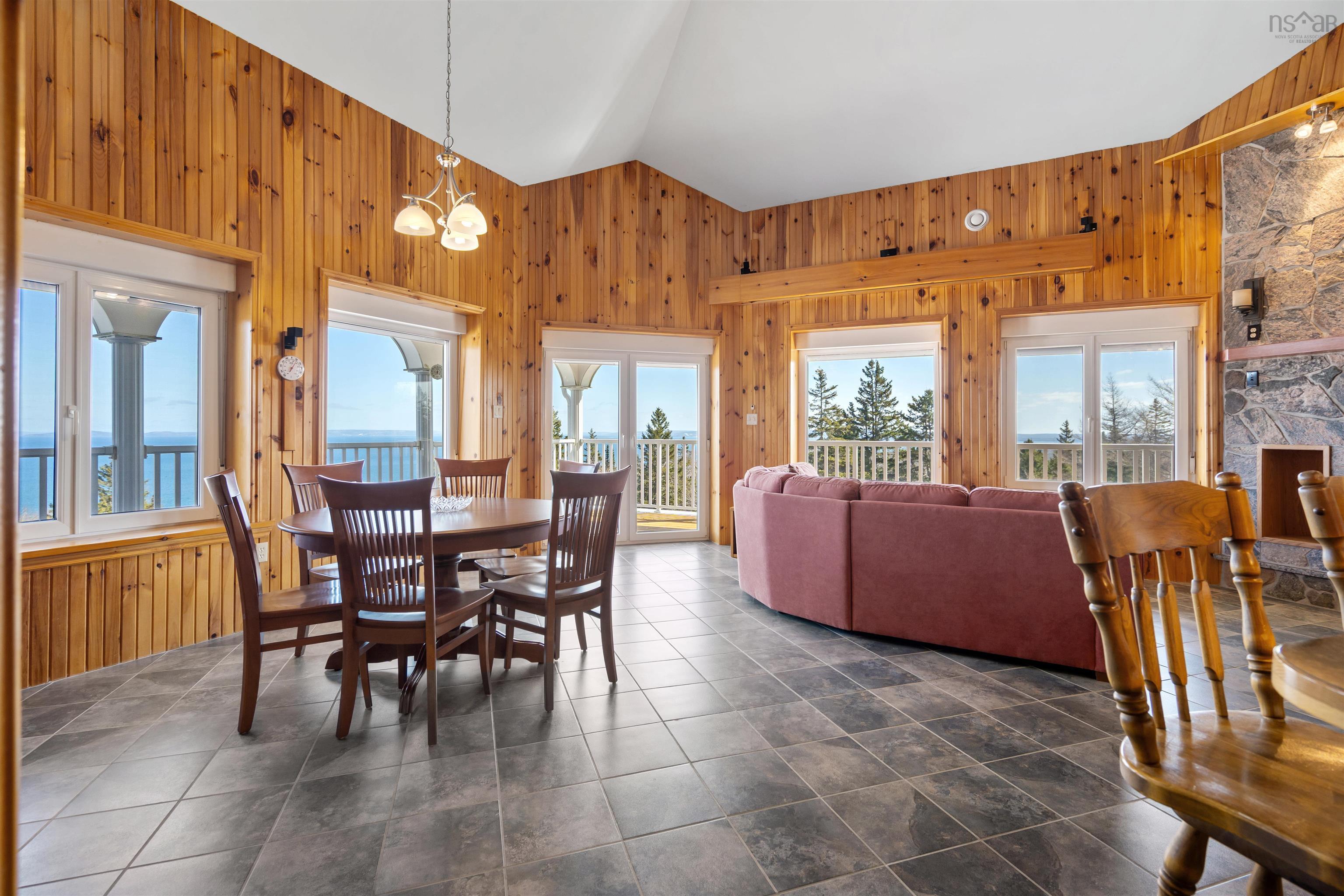 $1,490,000.00: 6260 West Bay Road, Roberta