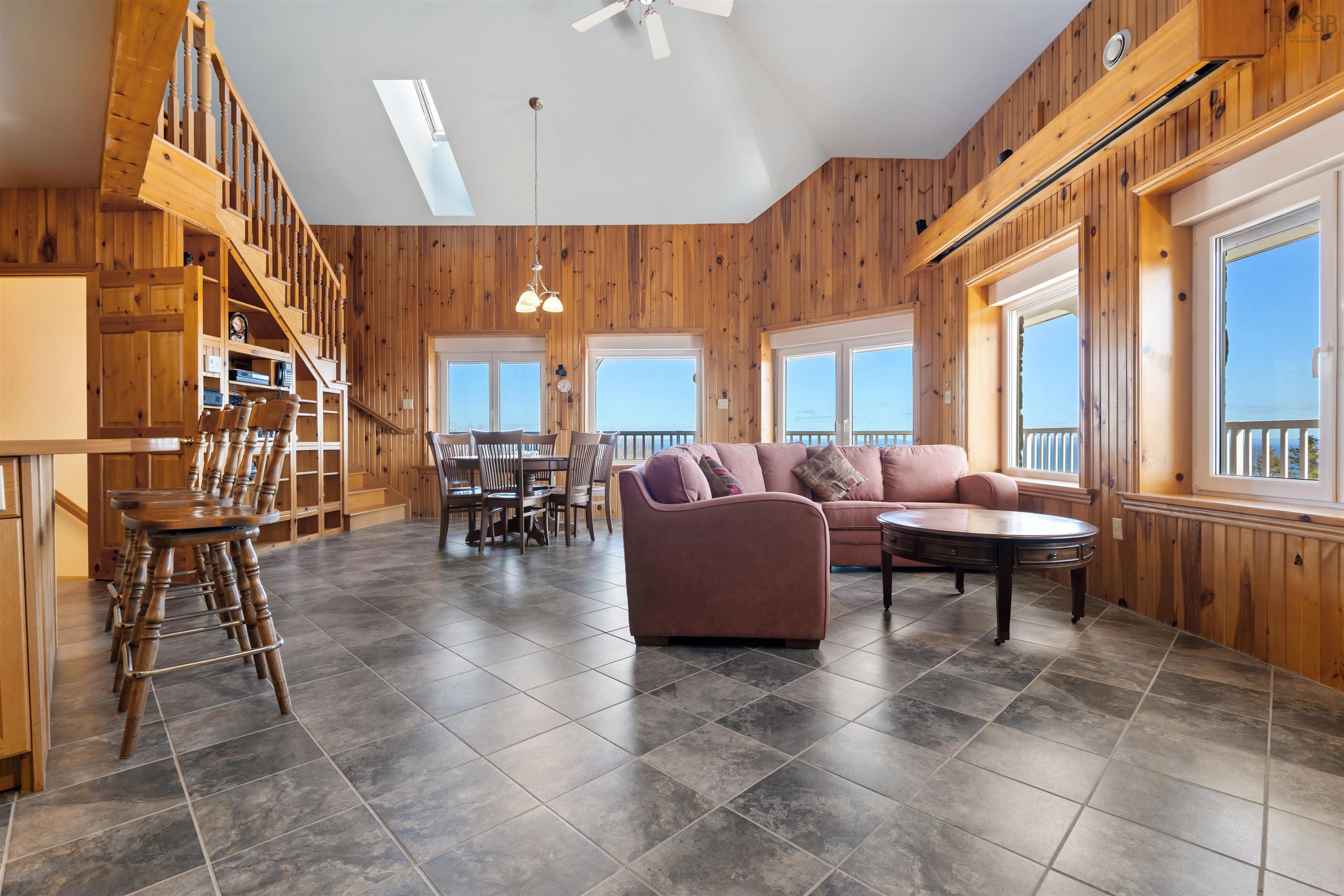 $1,490,000.00: 6260 West Bay Road, Roberta