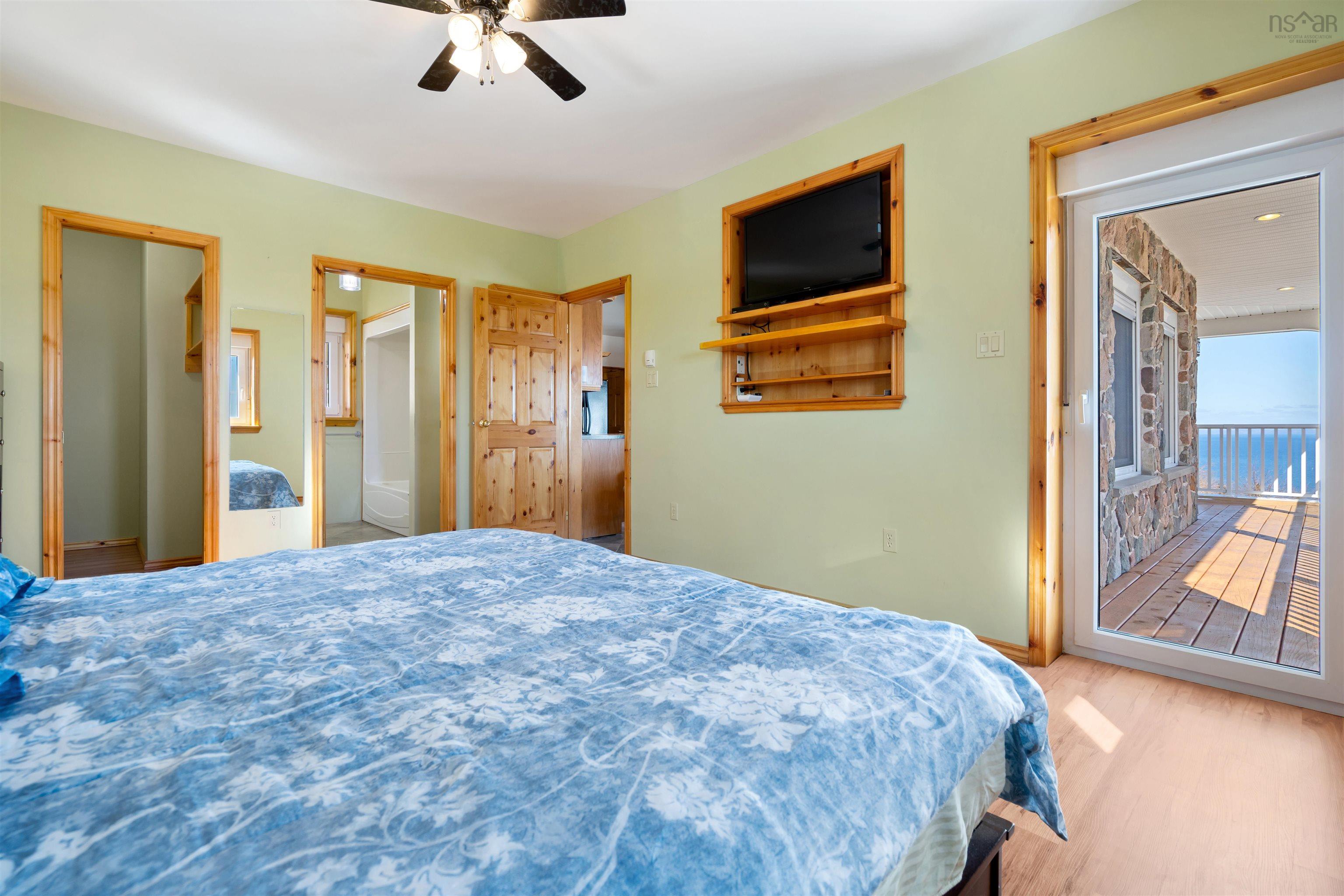 $1,490,000.00: 6260 West Bay Road, Roberta