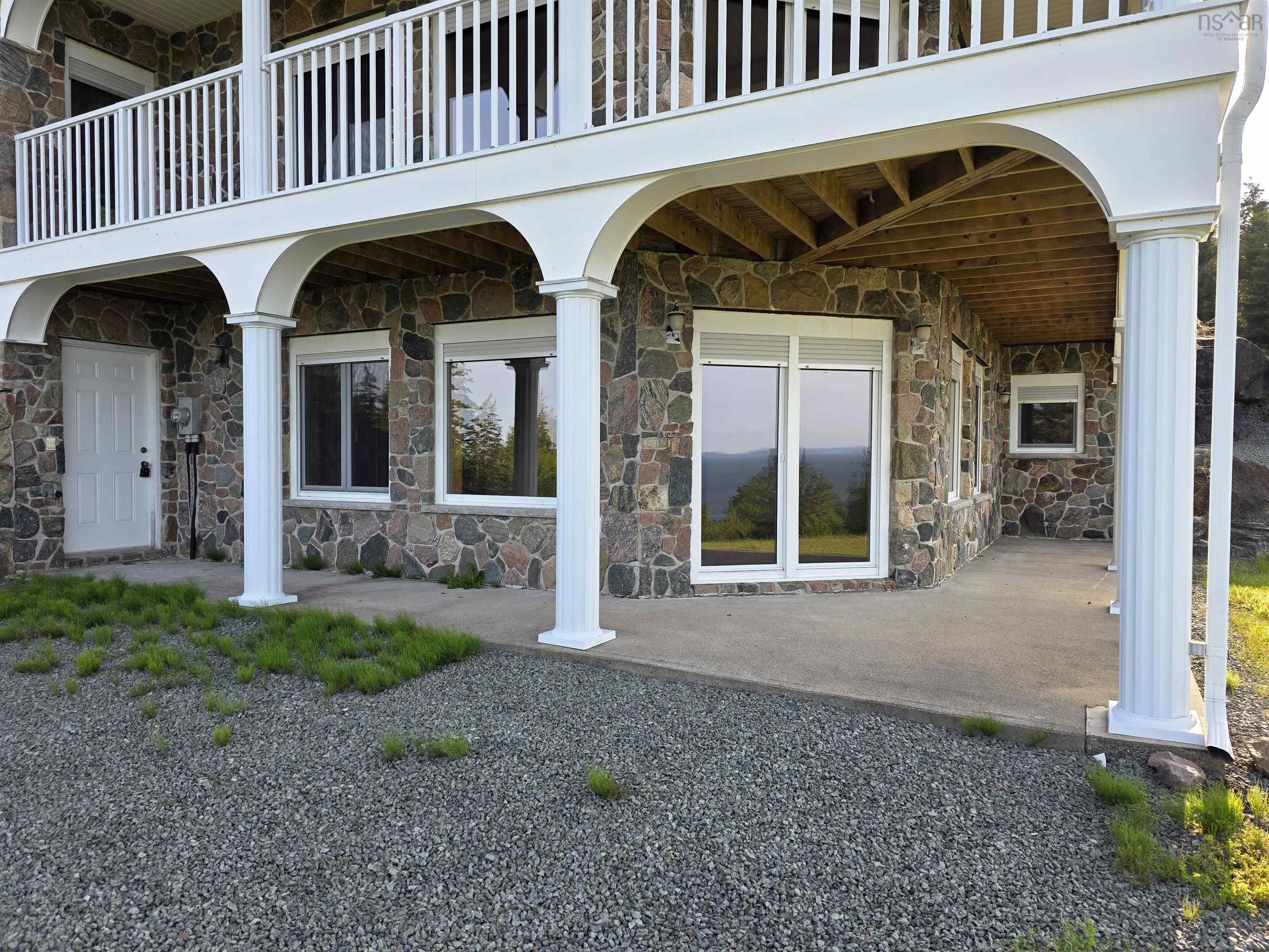 $1,490,000.00: 6260 West Bay Road, Roberta