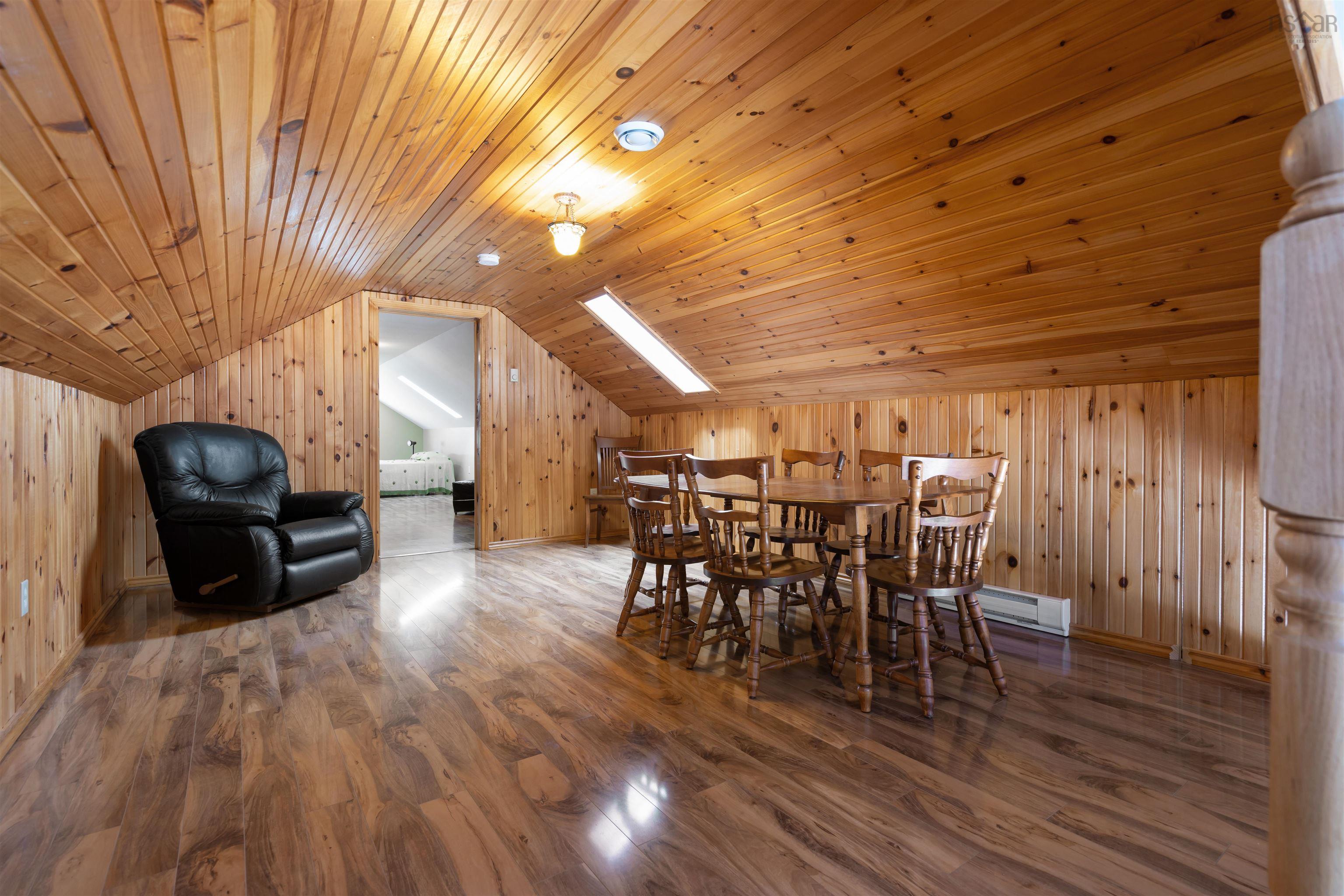 $1,490,000.00: 6260 West Bay Road, Roberta