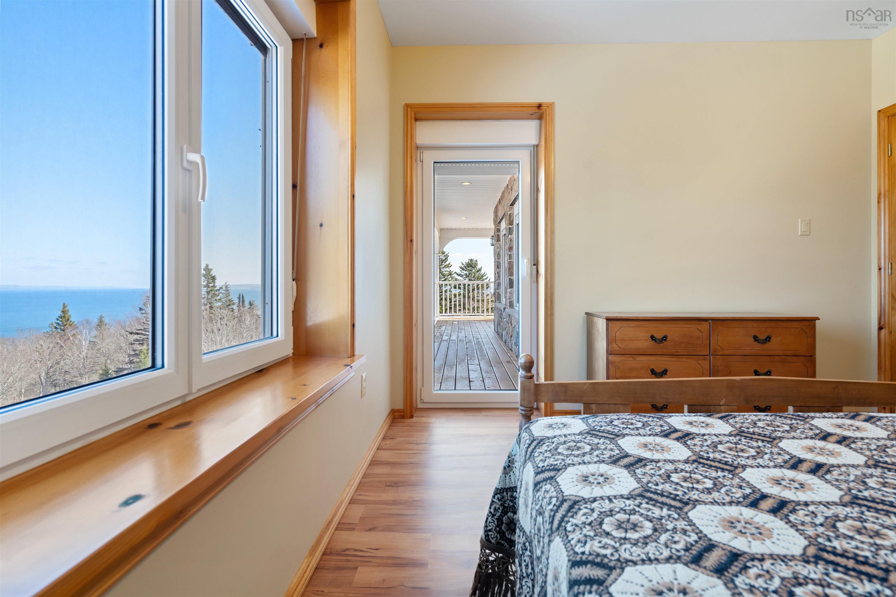 $1,490,000.00: 6260 West Bay Road, Roberta