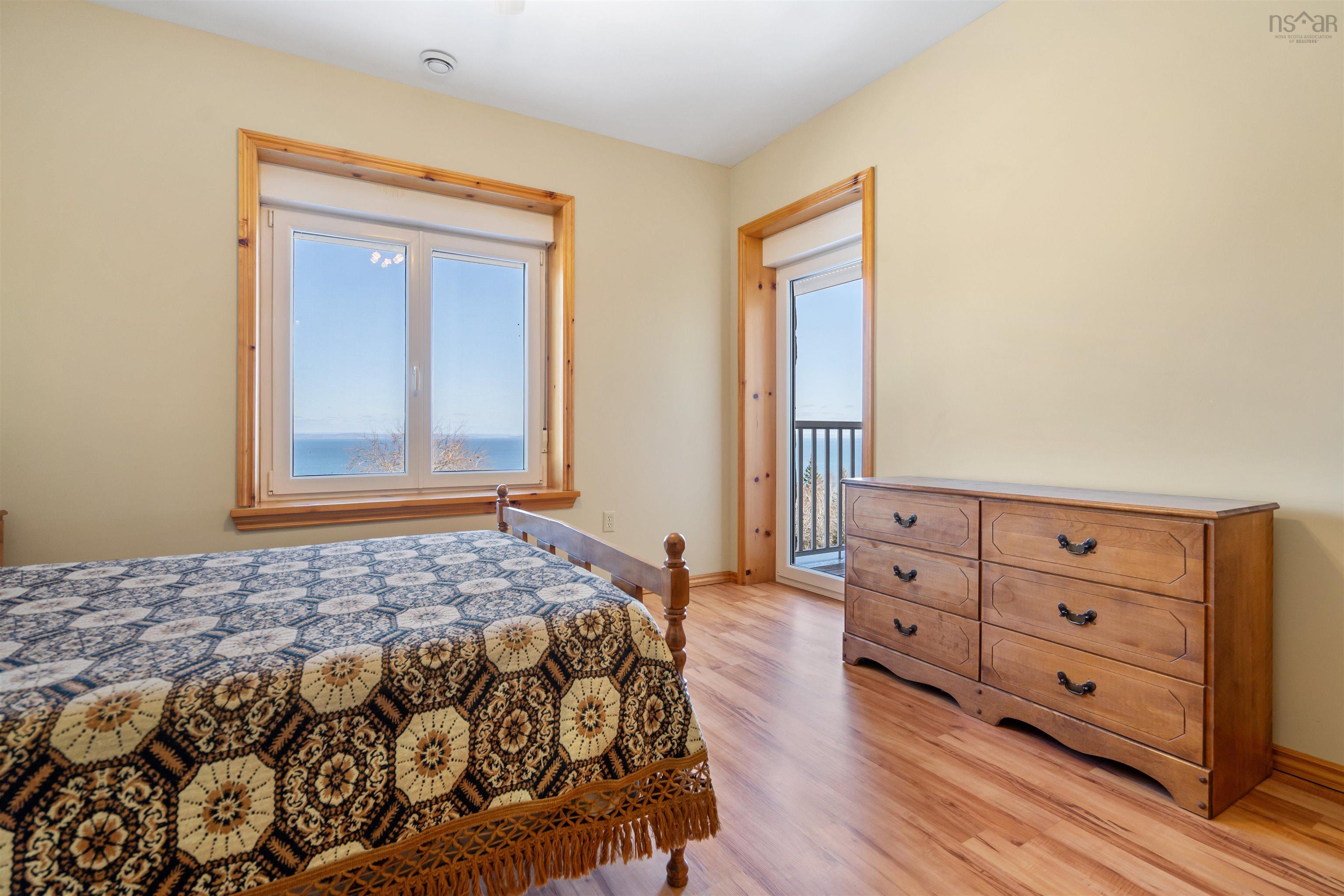 $1,490,000.00: 6260 West Bay Road, Roberta