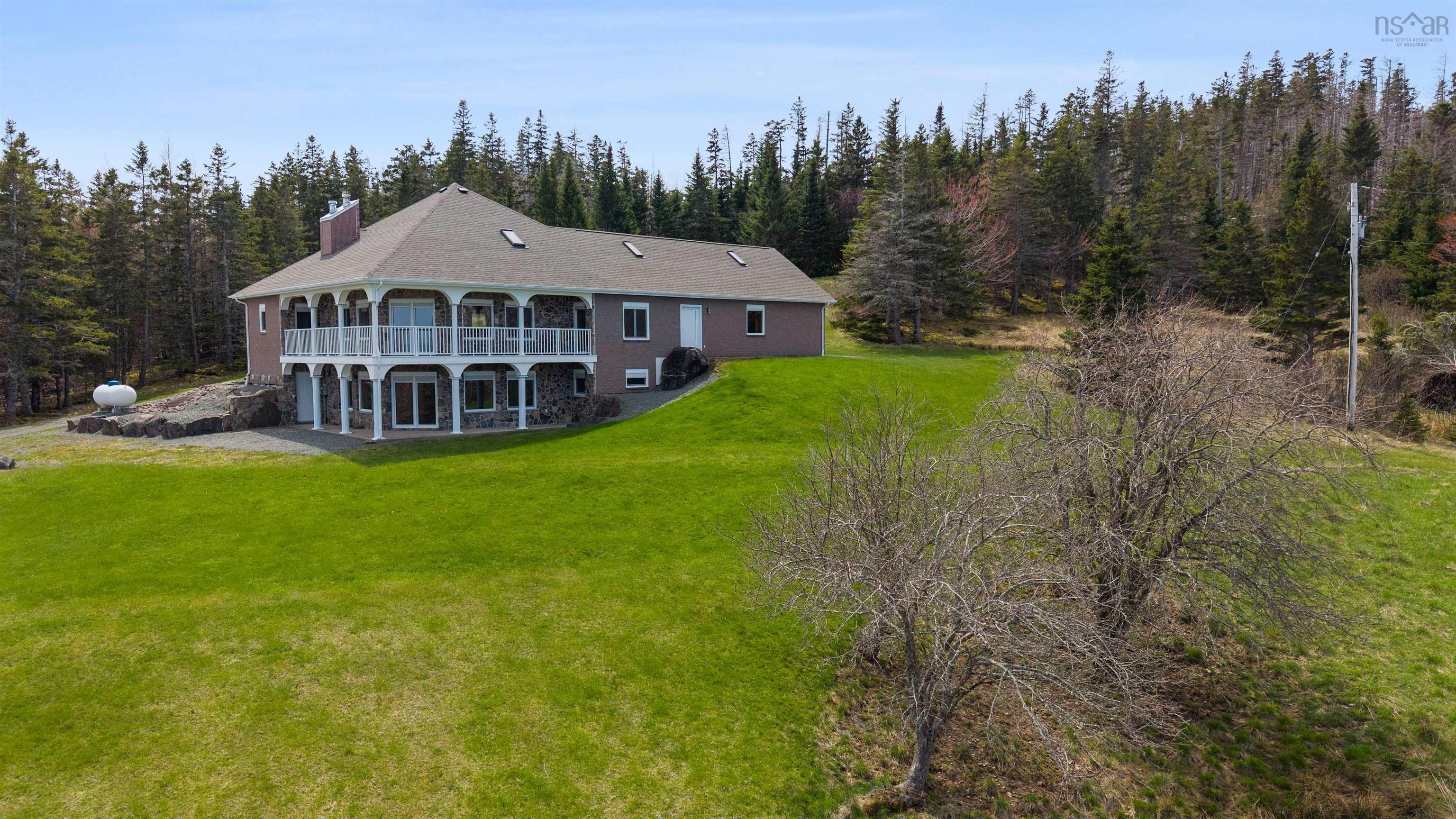 $1,490,000.00: 6260 West Bay Road, Roberta