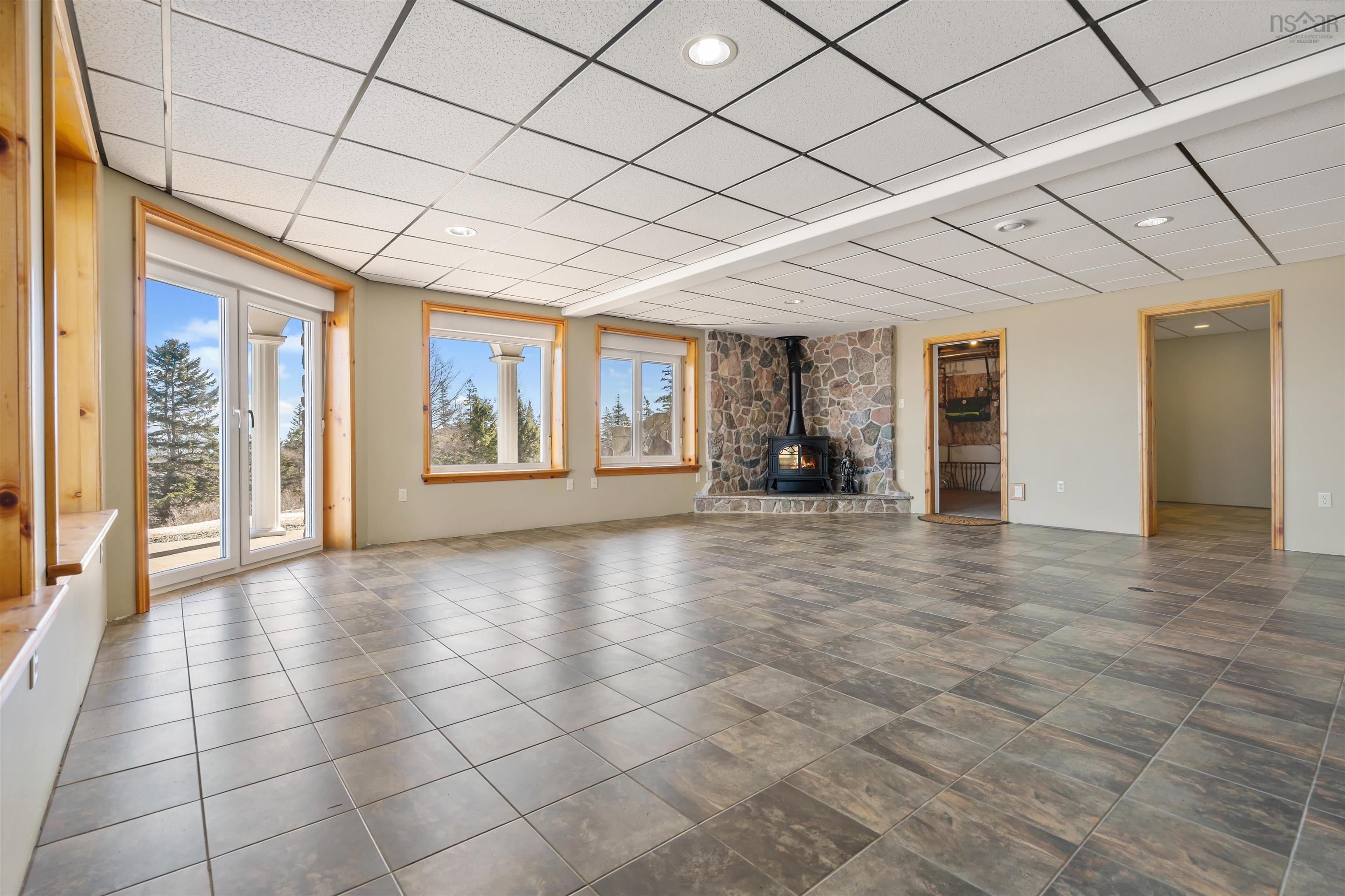 $1,490,000.00: 6260 West Bay Road, Roberta