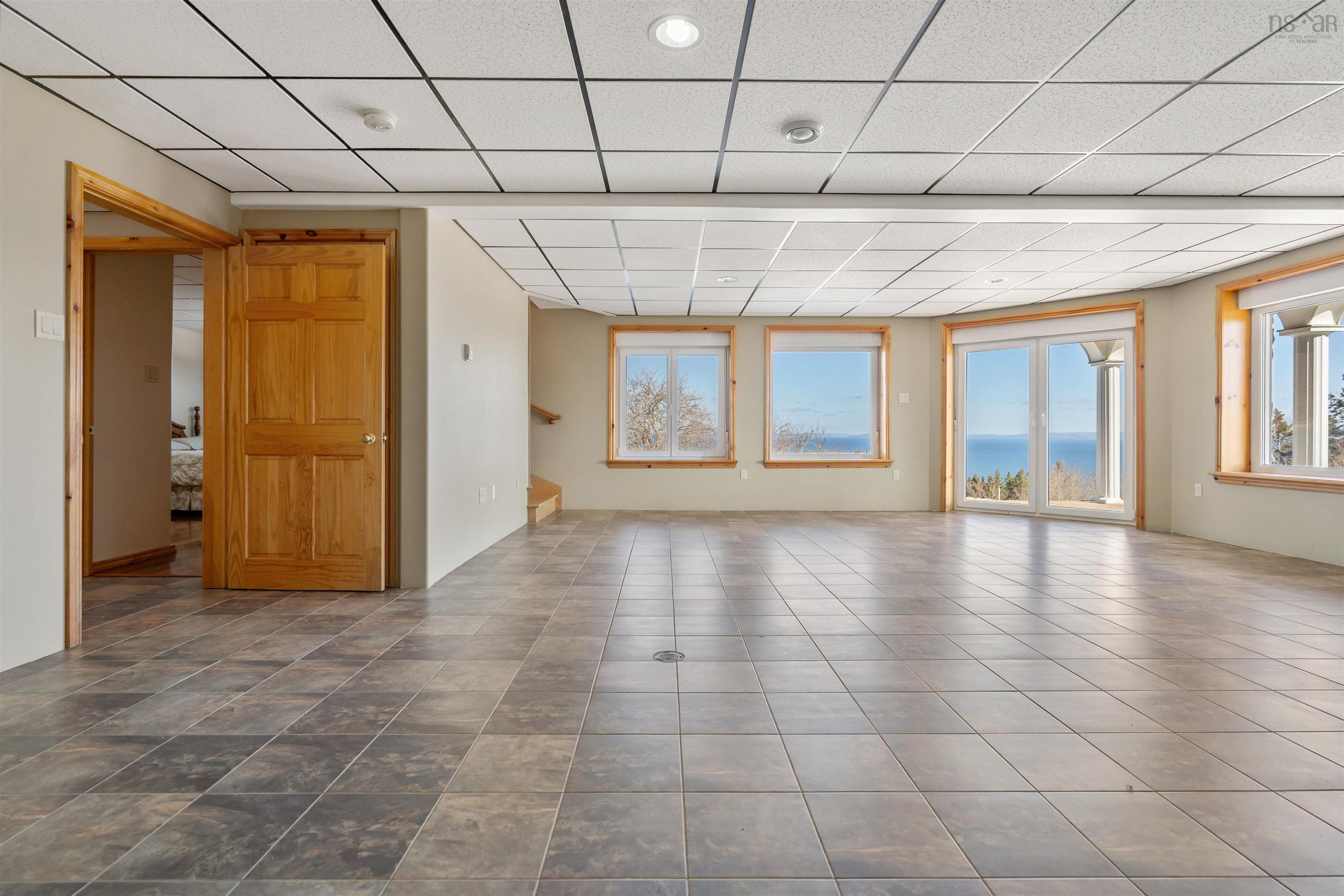 $1,490,000.00: 6260 West Bay Road, Roberta