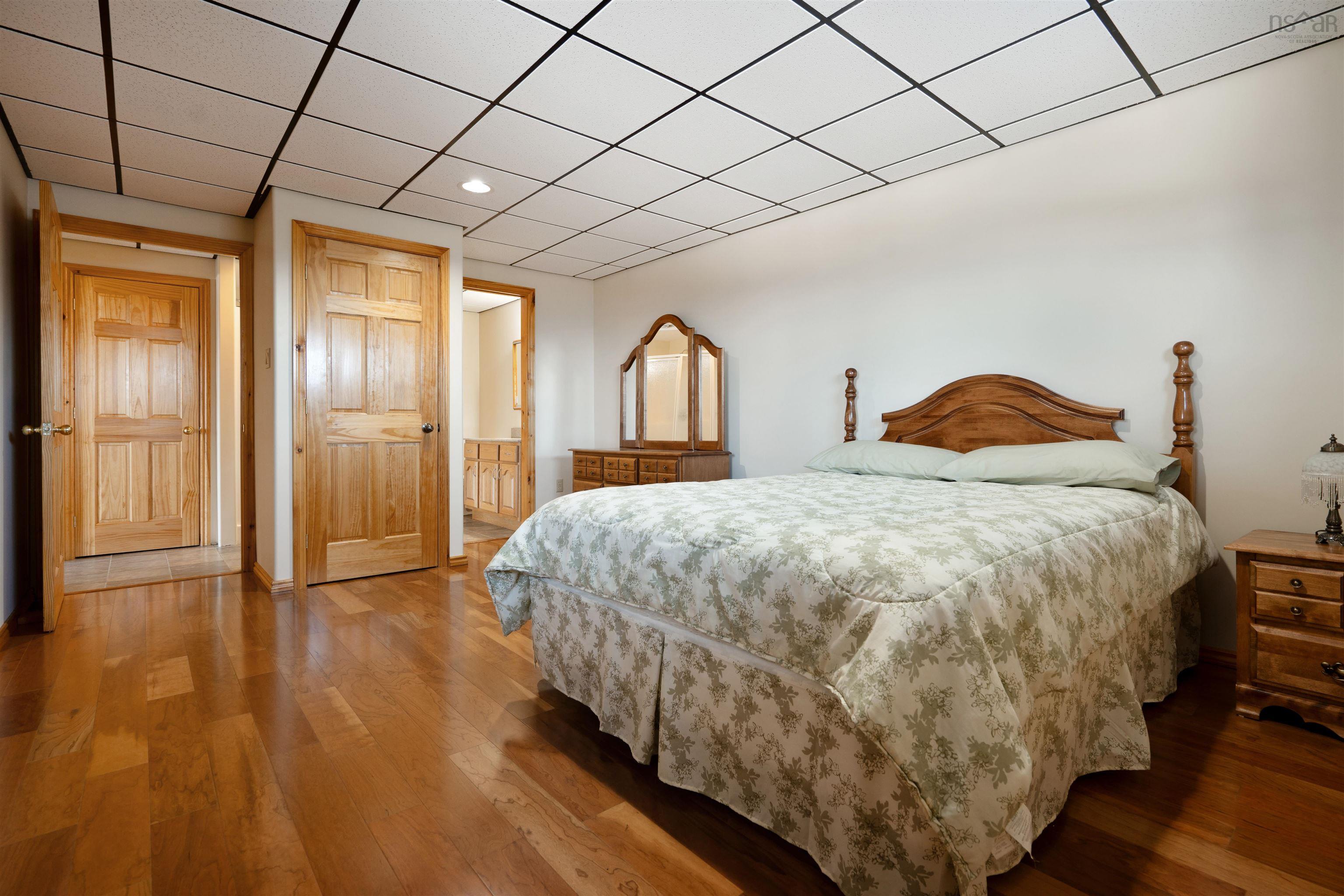 $1,490,000.00: 6260 West Bay Road, Roberta