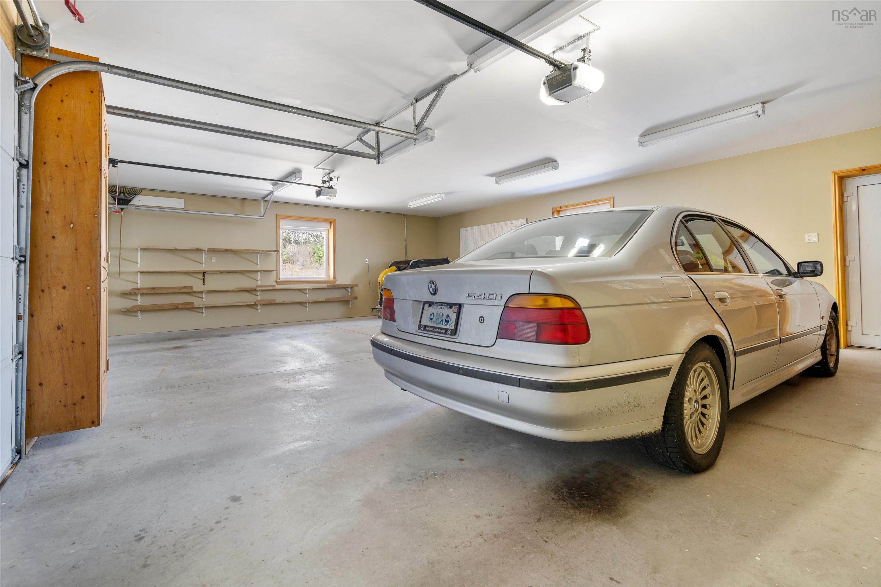 $1,490,000.00: 6260 West Bay Road, Roberta