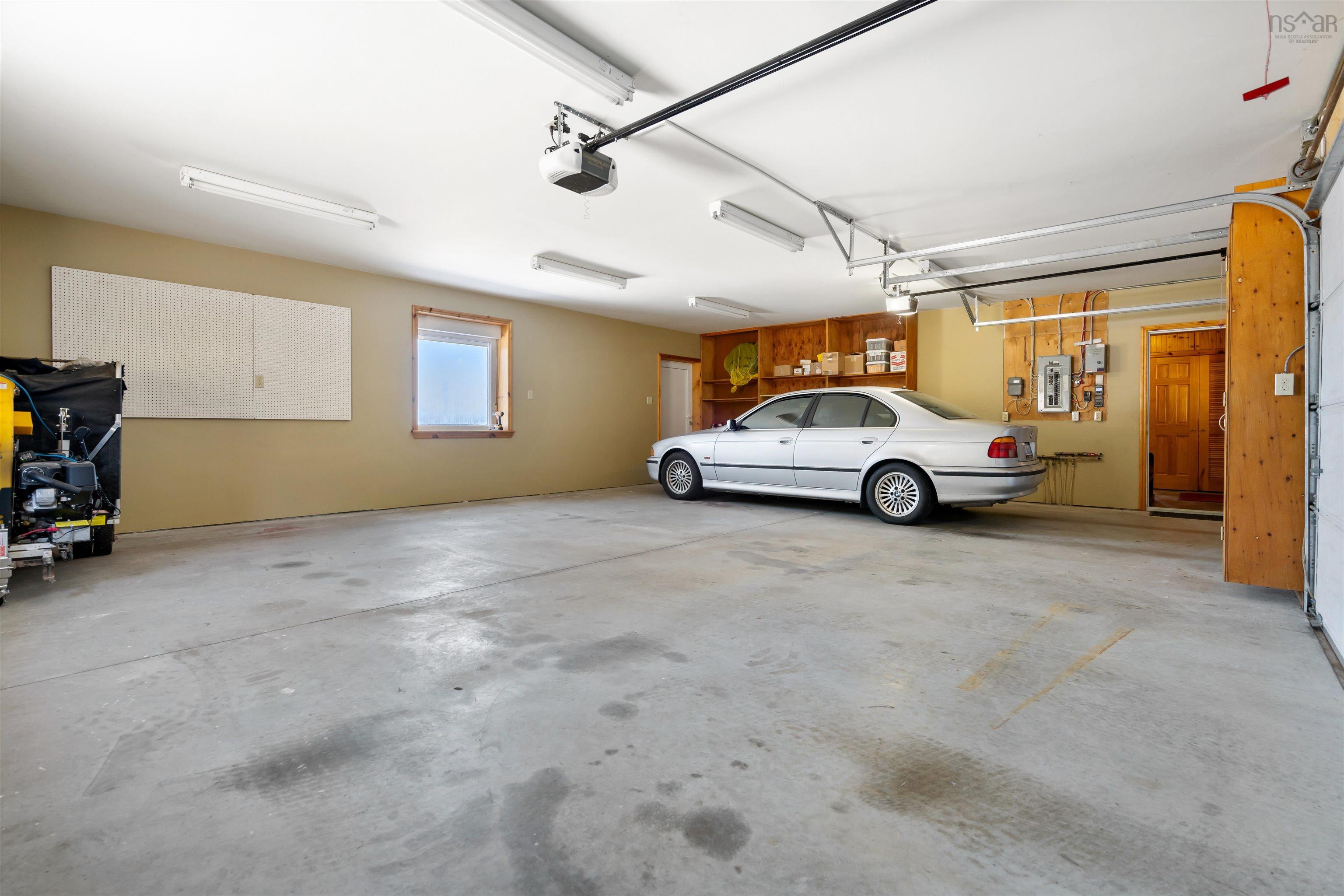 $1,490,000.00: 6260 West Bay Road, Roberta