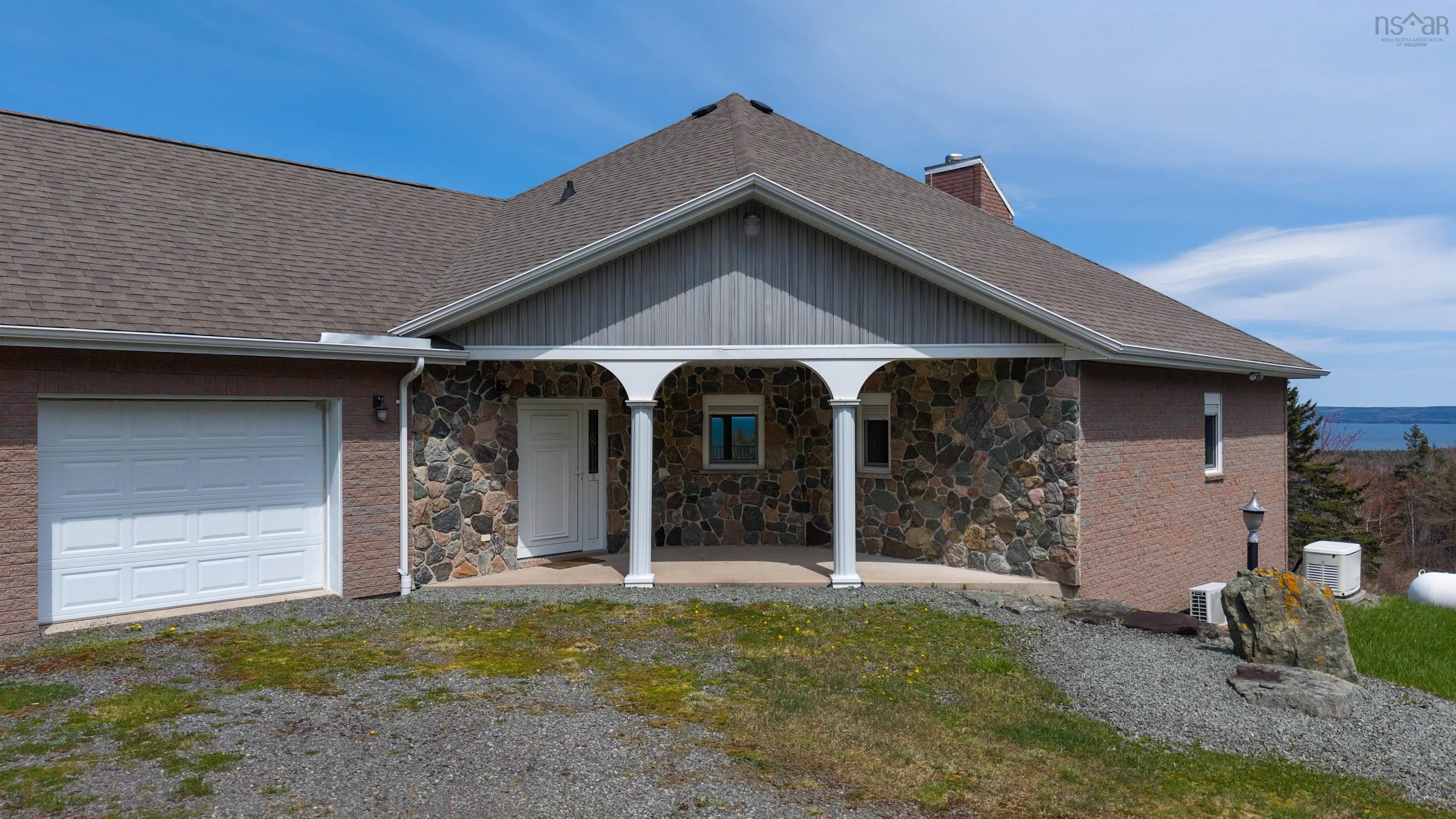 $1,490,000.00: 6260 West Bay Road, Roberta