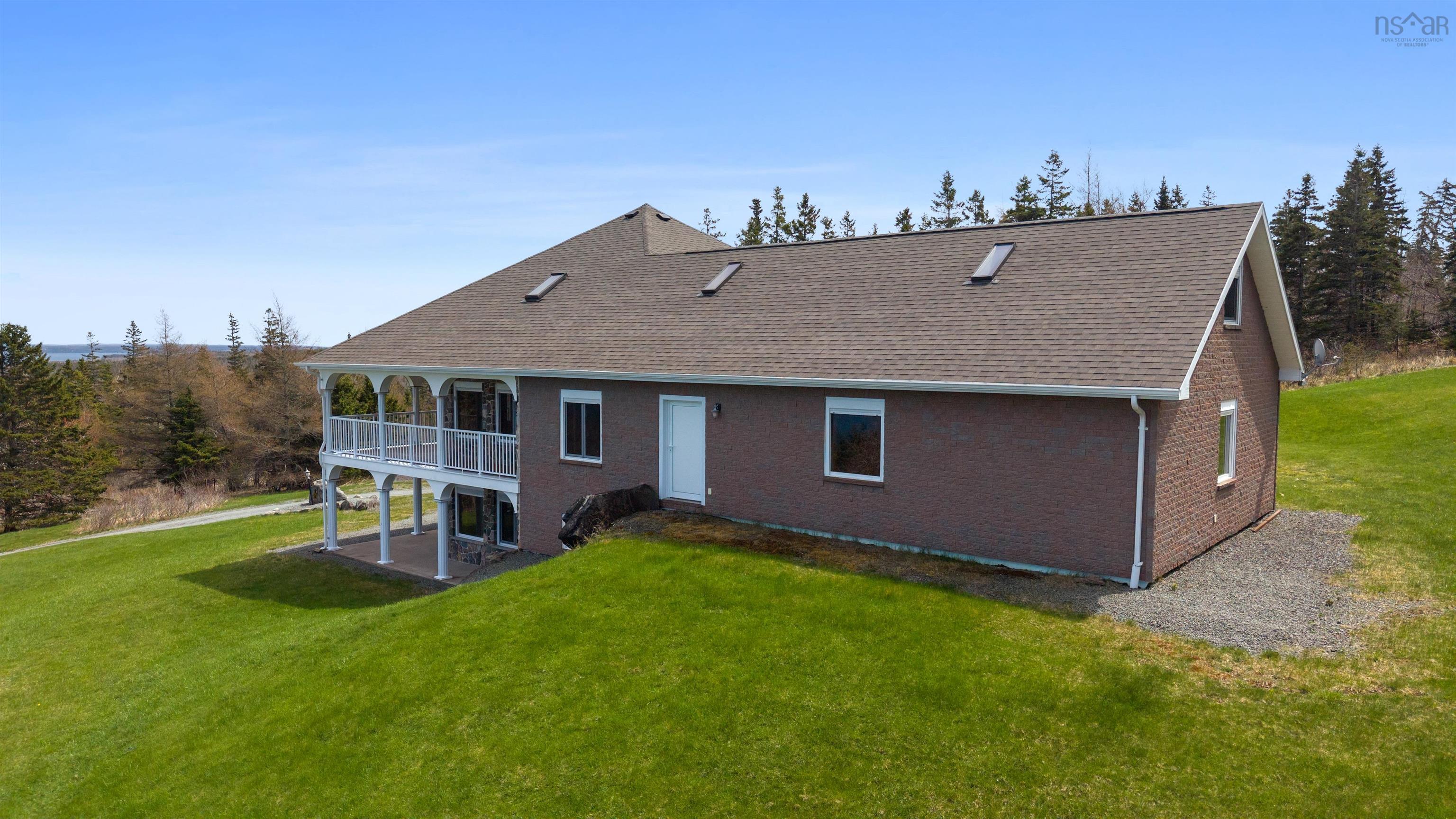 $1,490,000.00: 6260 West Bay Road, Roberta