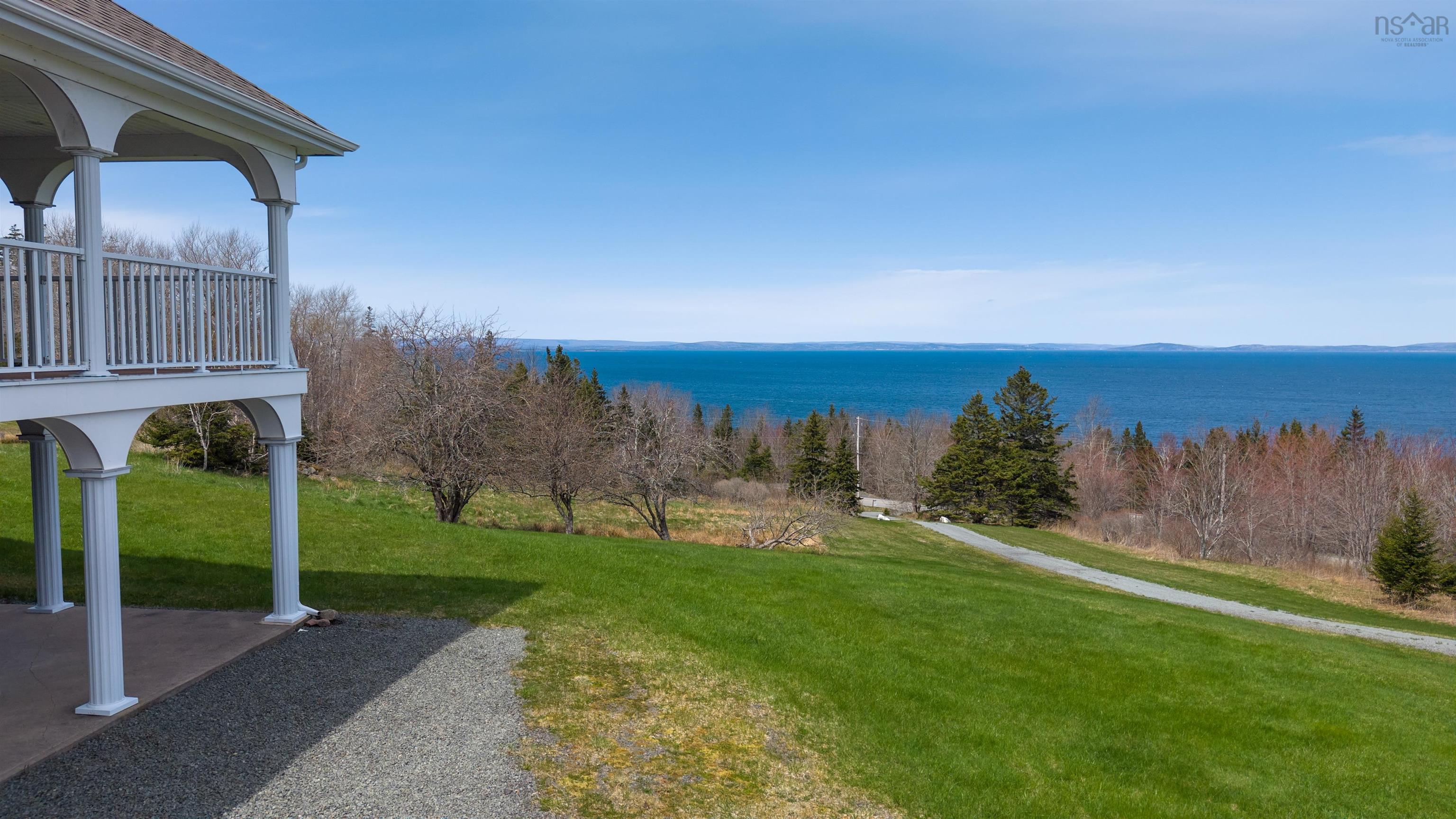 $1,490,000.00: 6260 West Bay Road, Roberta