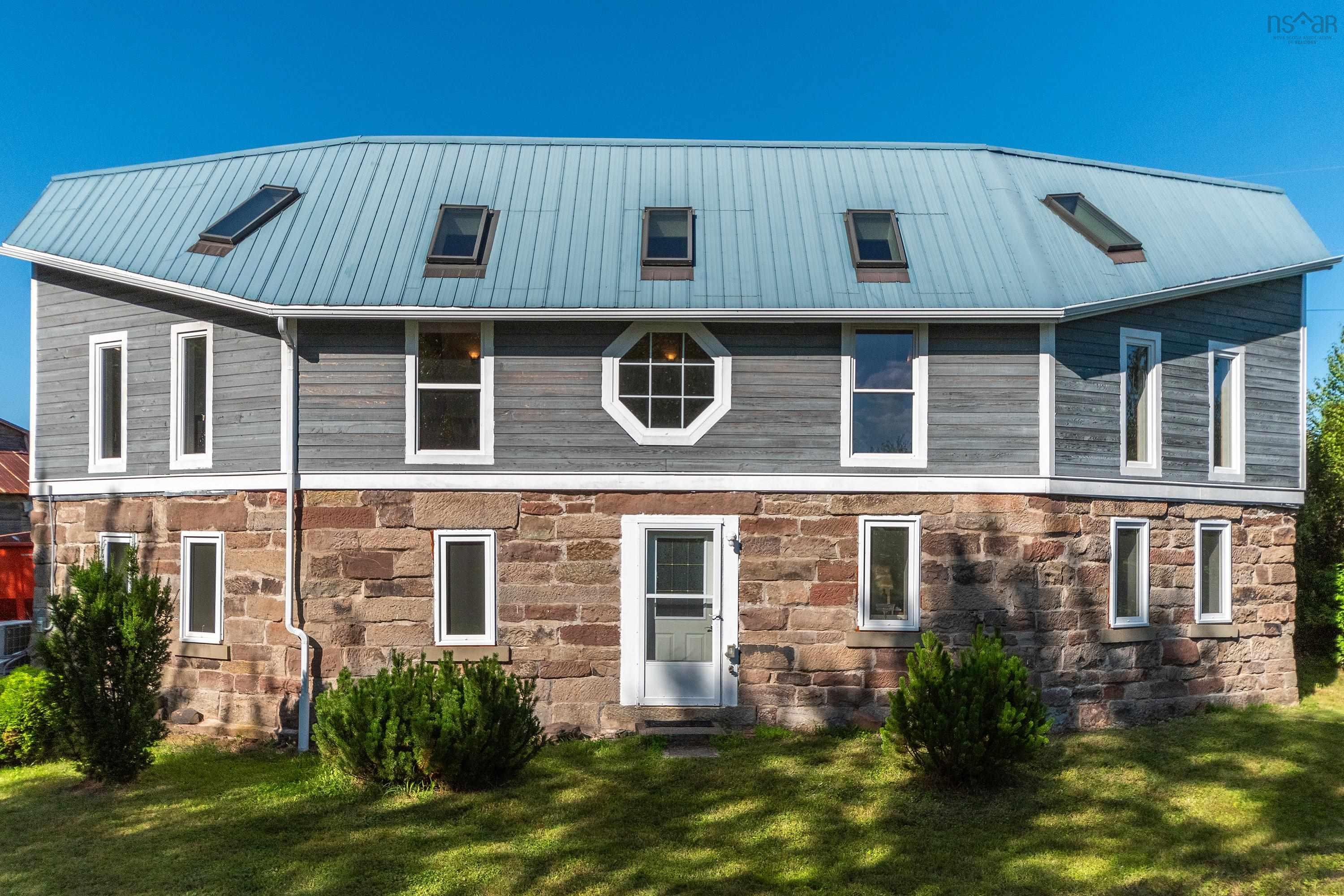 $470,000.00: 319 McAuley Road, Hedgeville