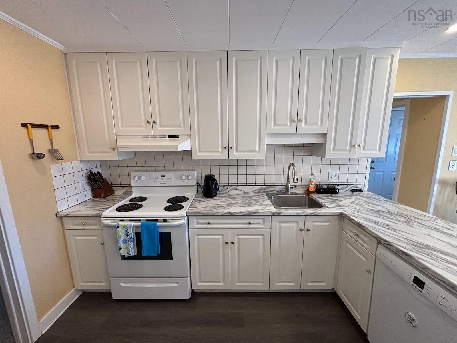 $355,500.00: 10 Park Street, Yarmouth