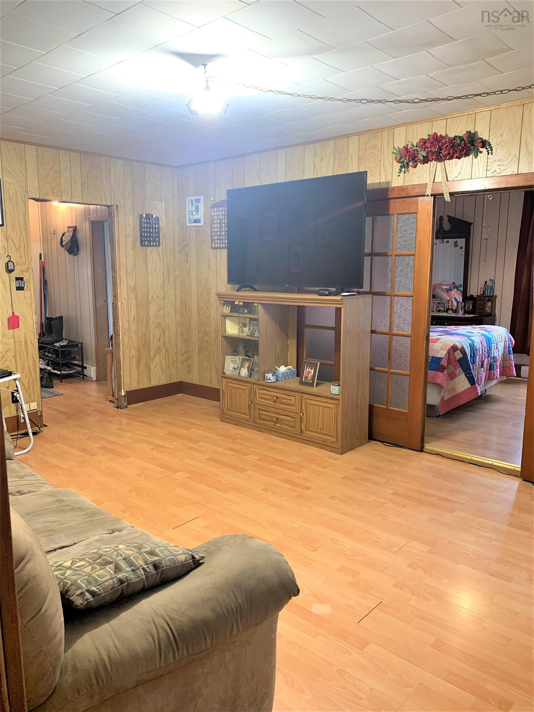 $324,900.00: 6 Junction Road, Springhill