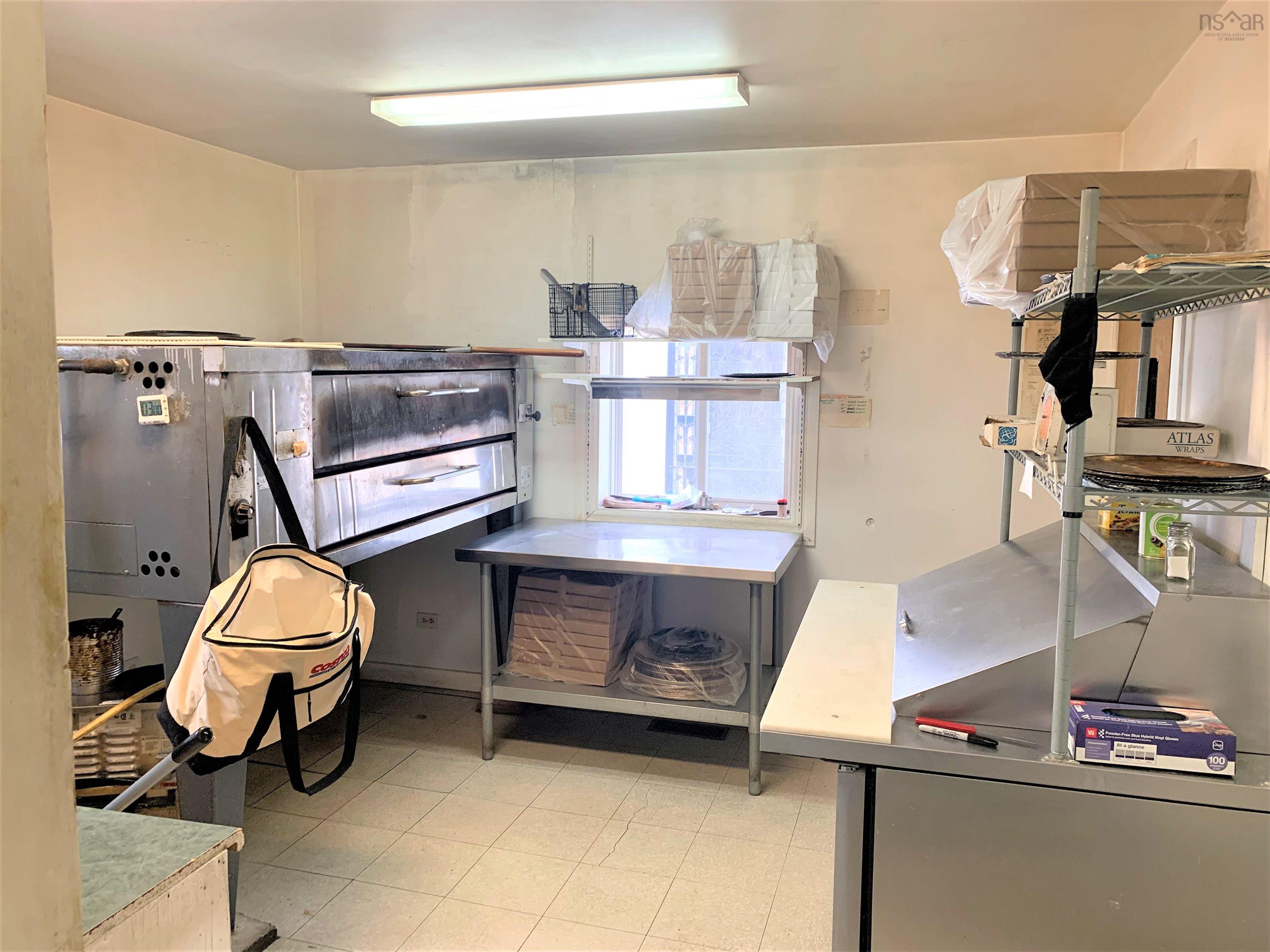 $324,900.00: 6 Junction Road, Springhill