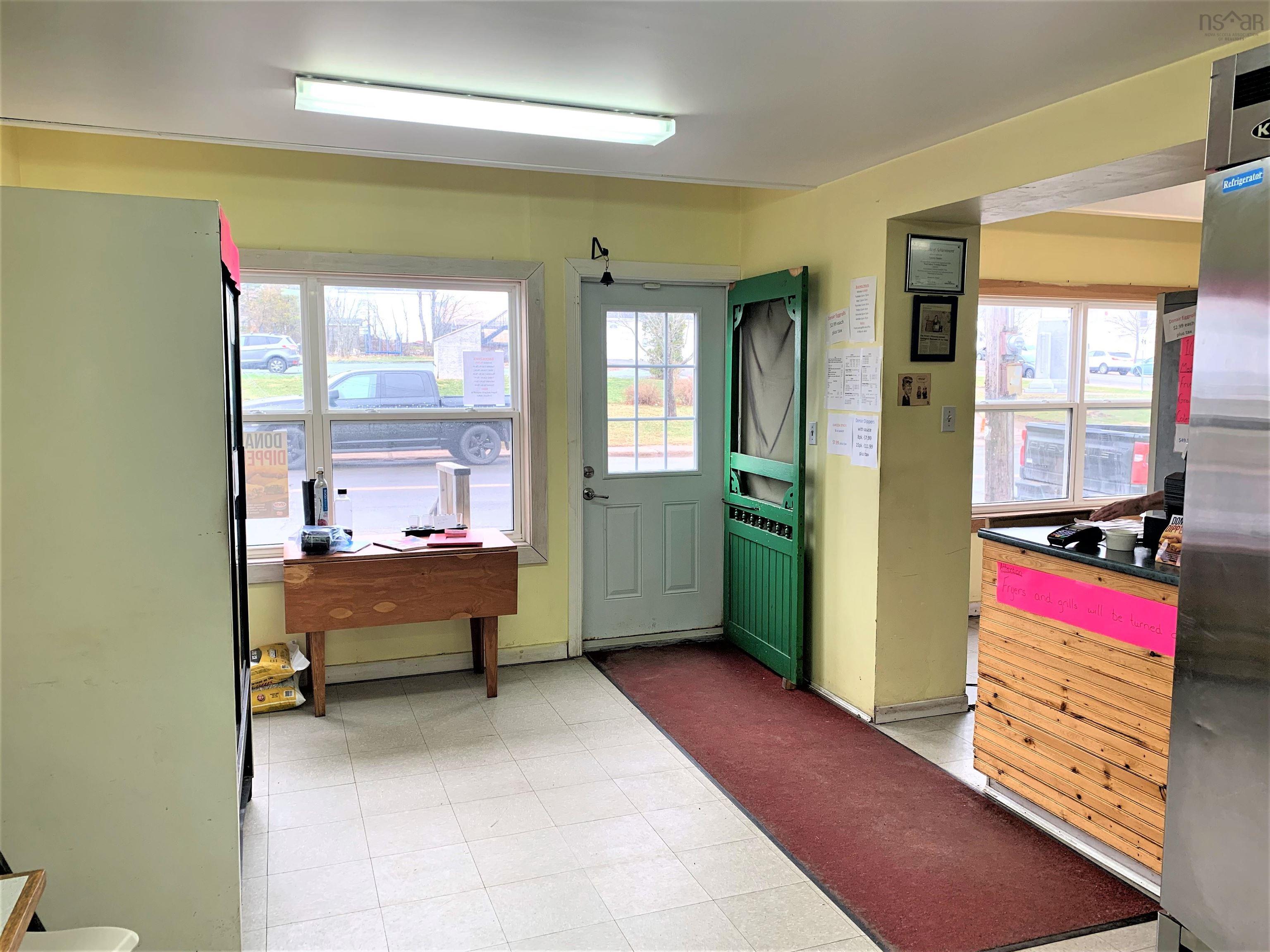 $324,900.00: 6 Junction Road, Springhill