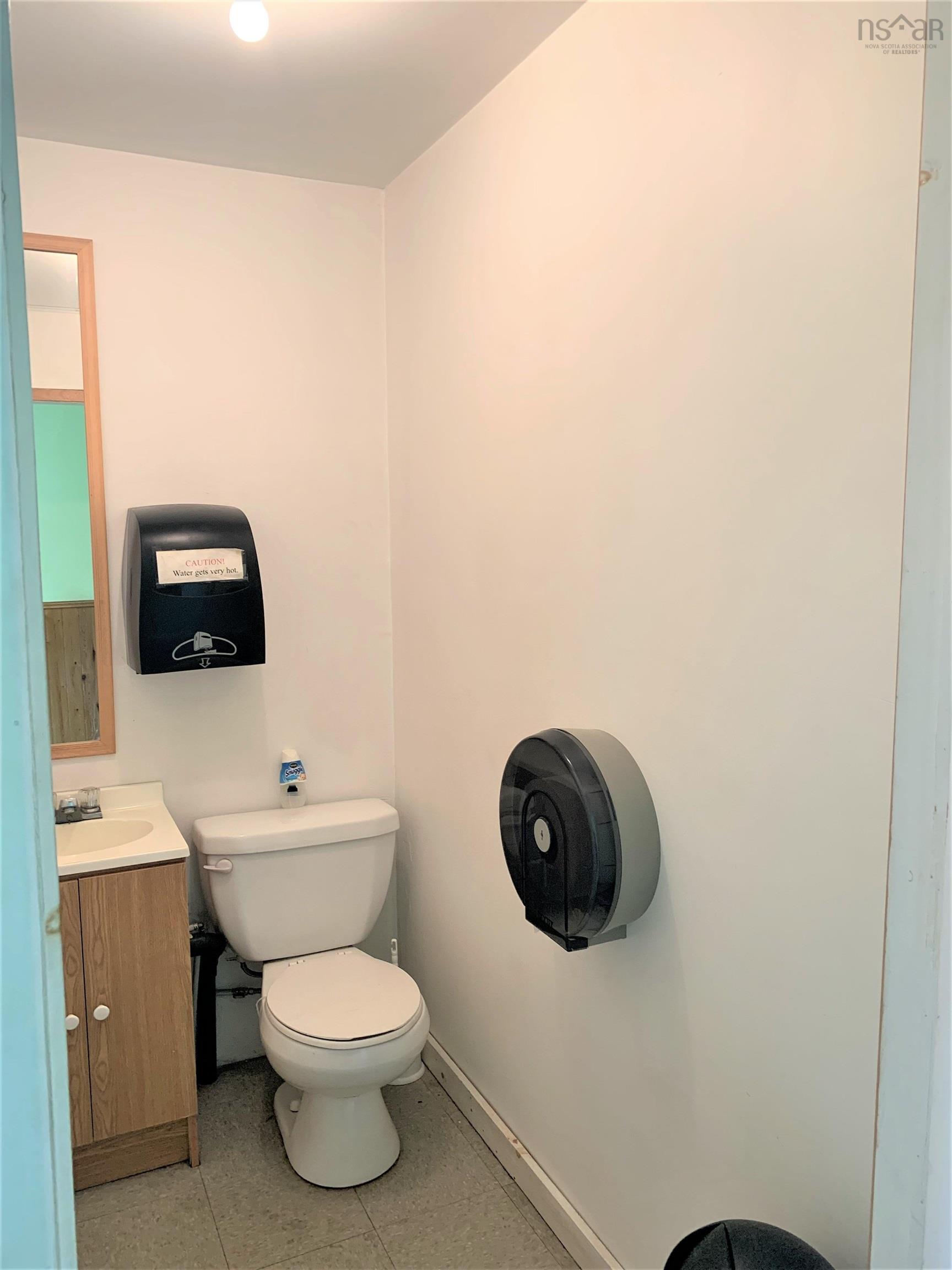 $324,900.00: 6 Junction Road, Springhill