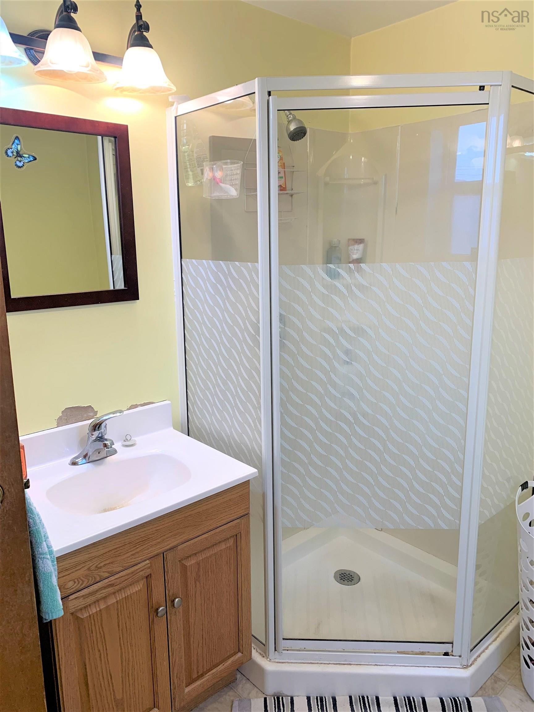 $324,900.00: 6 Junction Road, Springhill