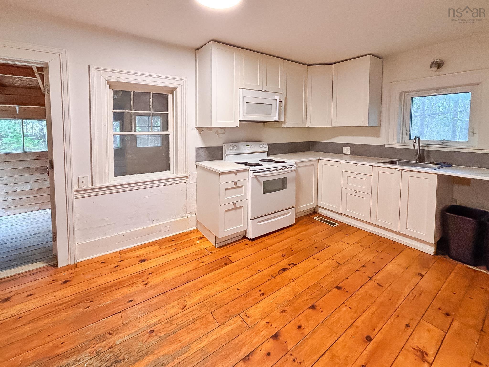 $420,000.00: 111 Main Street, Mahone Bay