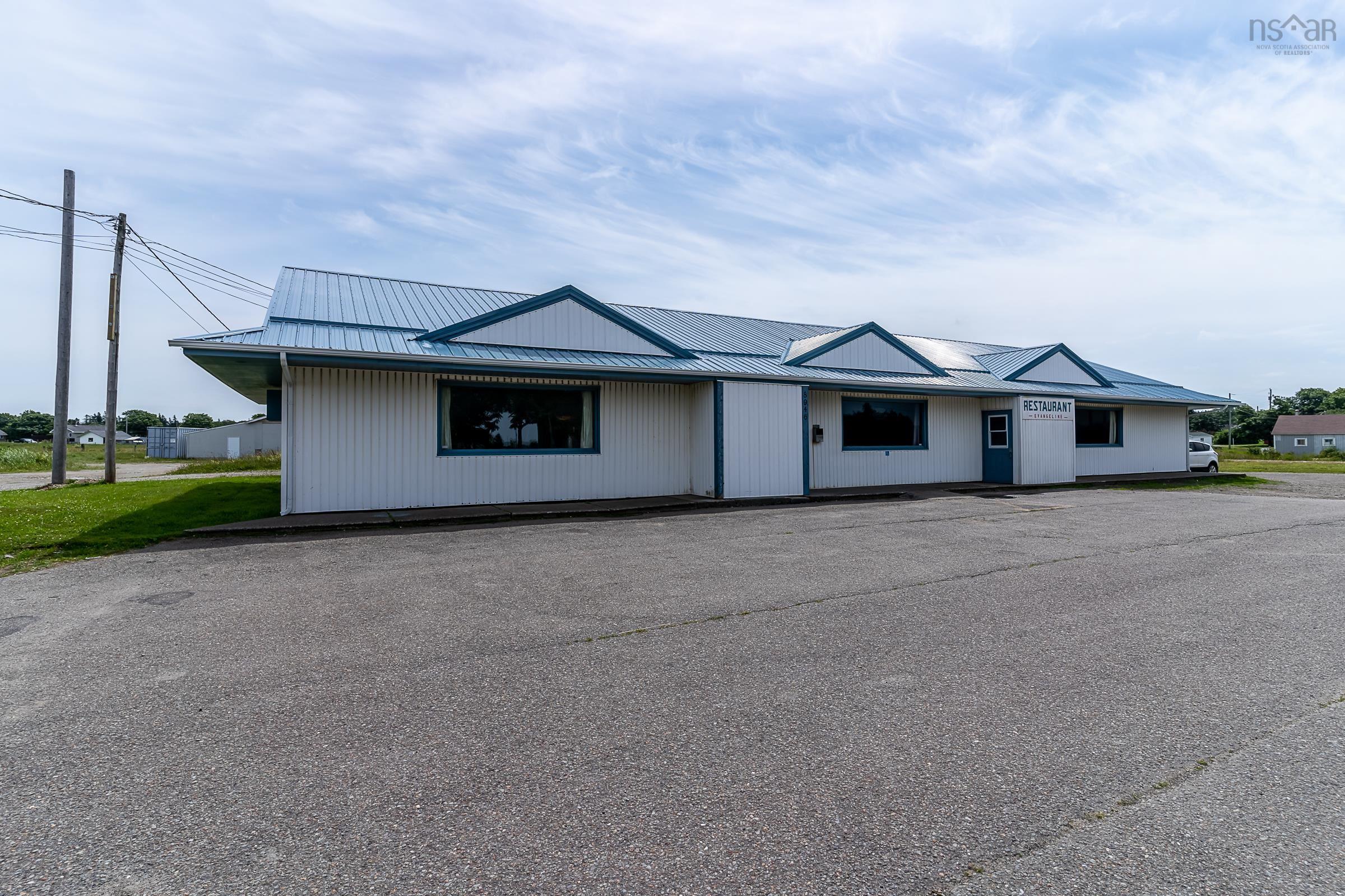 $390,000.00: 8946 Highway 1, Meteghan River