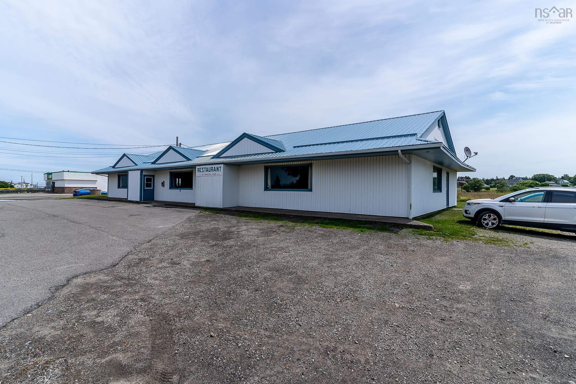 $390,000.00: 8946 Highway 1, Meteghan River