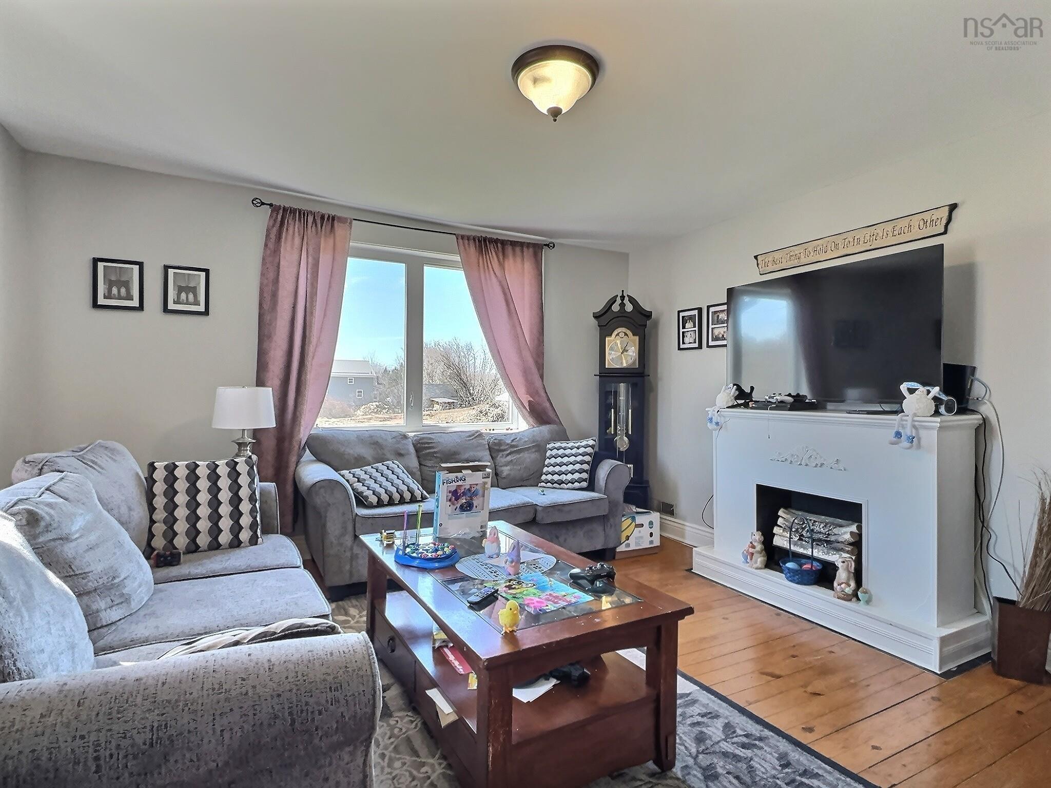 $349,000.00: 1429 East Prince Street, Salmon River