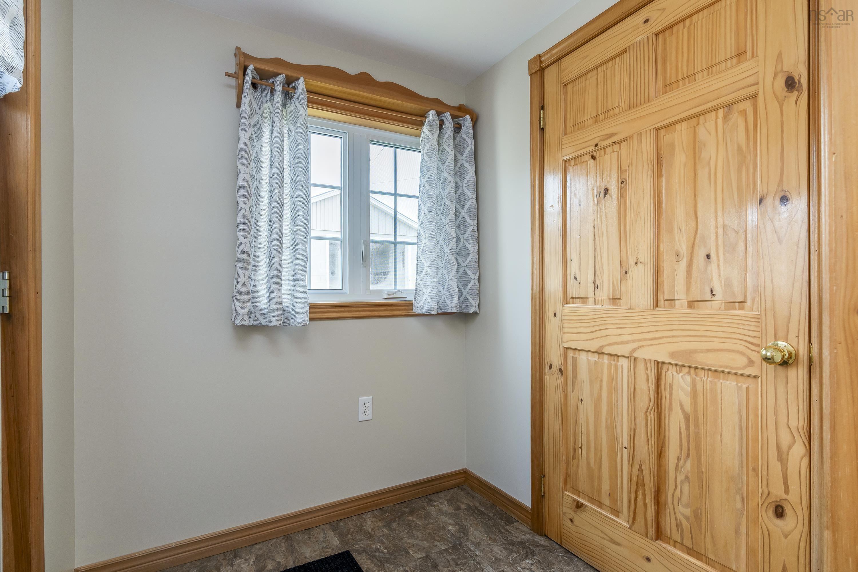 $325,000.00: 5104 Shore Road, Parkers Cove