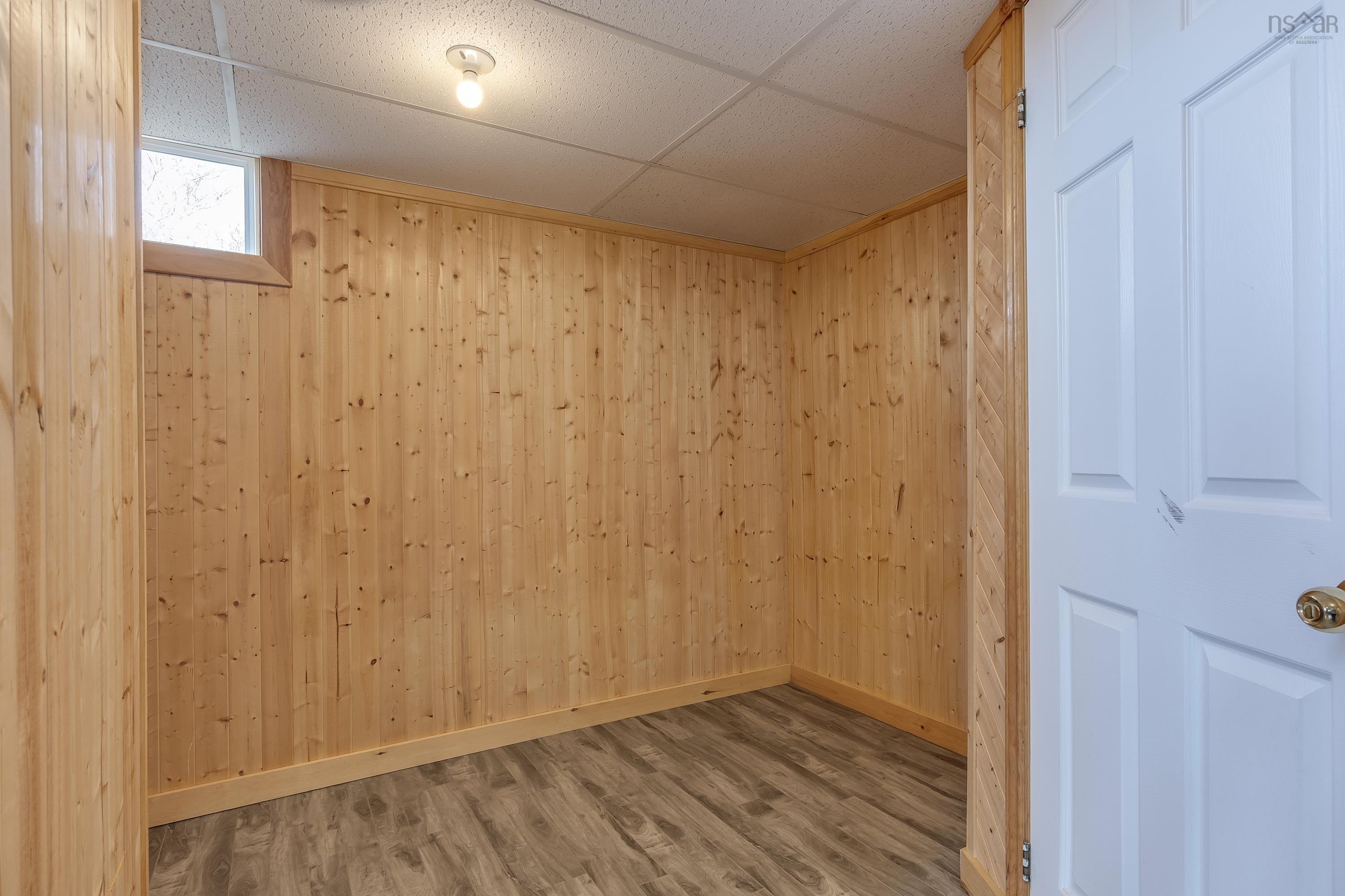 $325,000.00: 5104 Shore Road, Parkers Cove