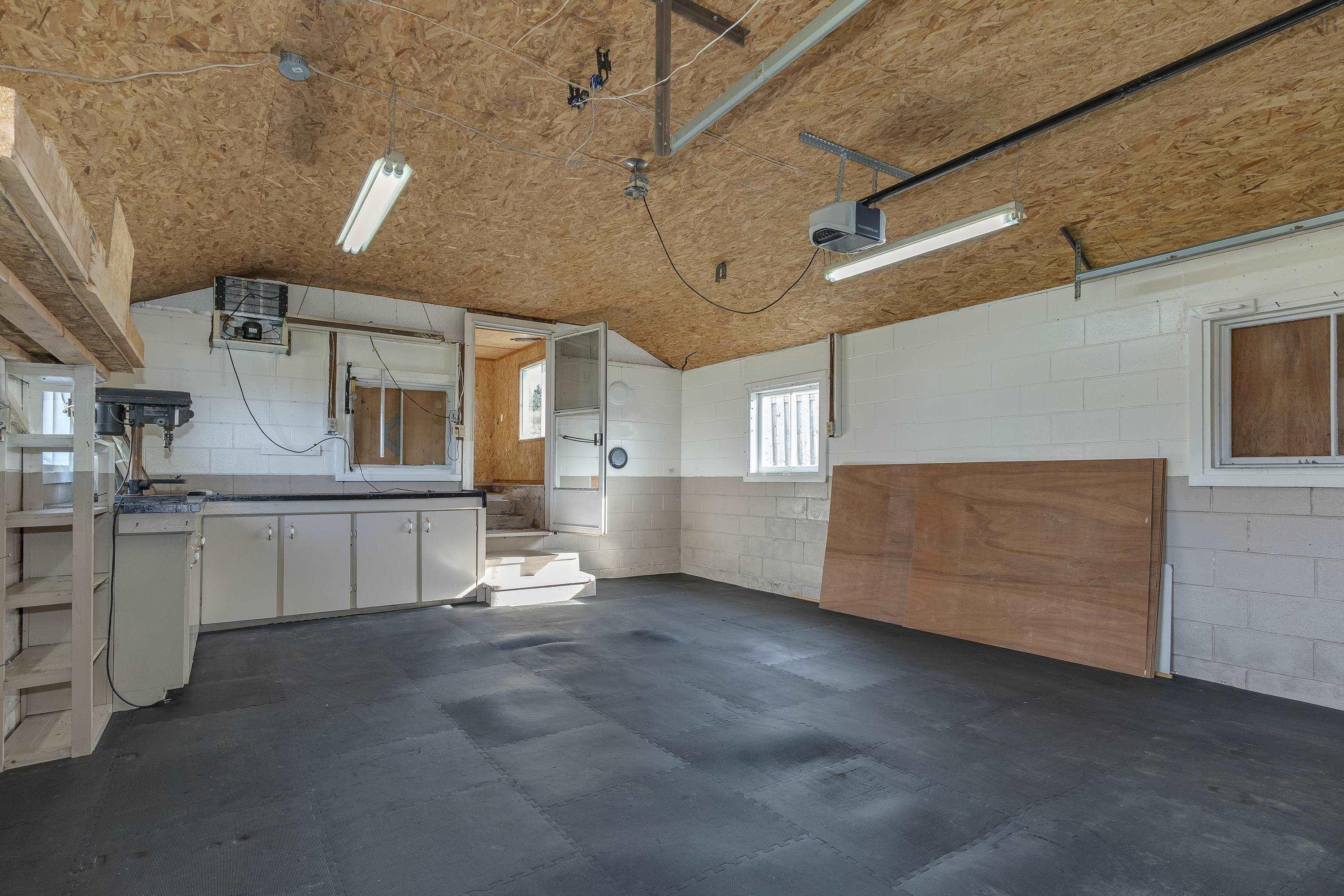 $325,000.00: 5104 Shore Road, Parkers Cove