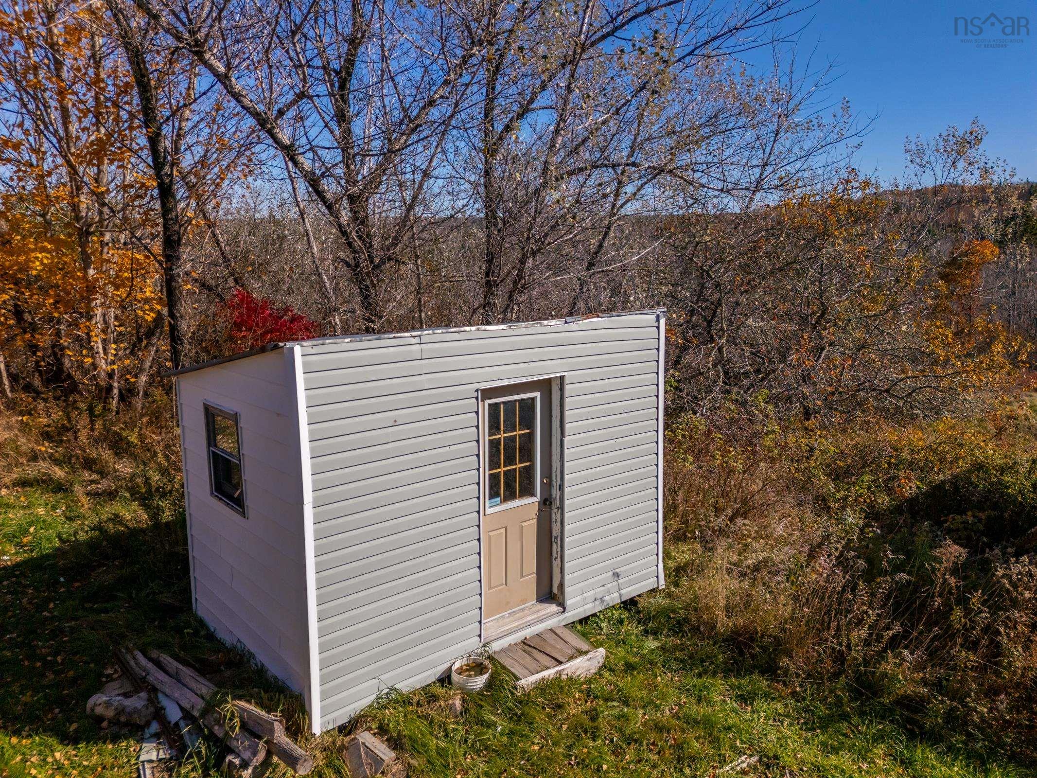 $249,900.00: 1405 Bloomington Road, Bloomington