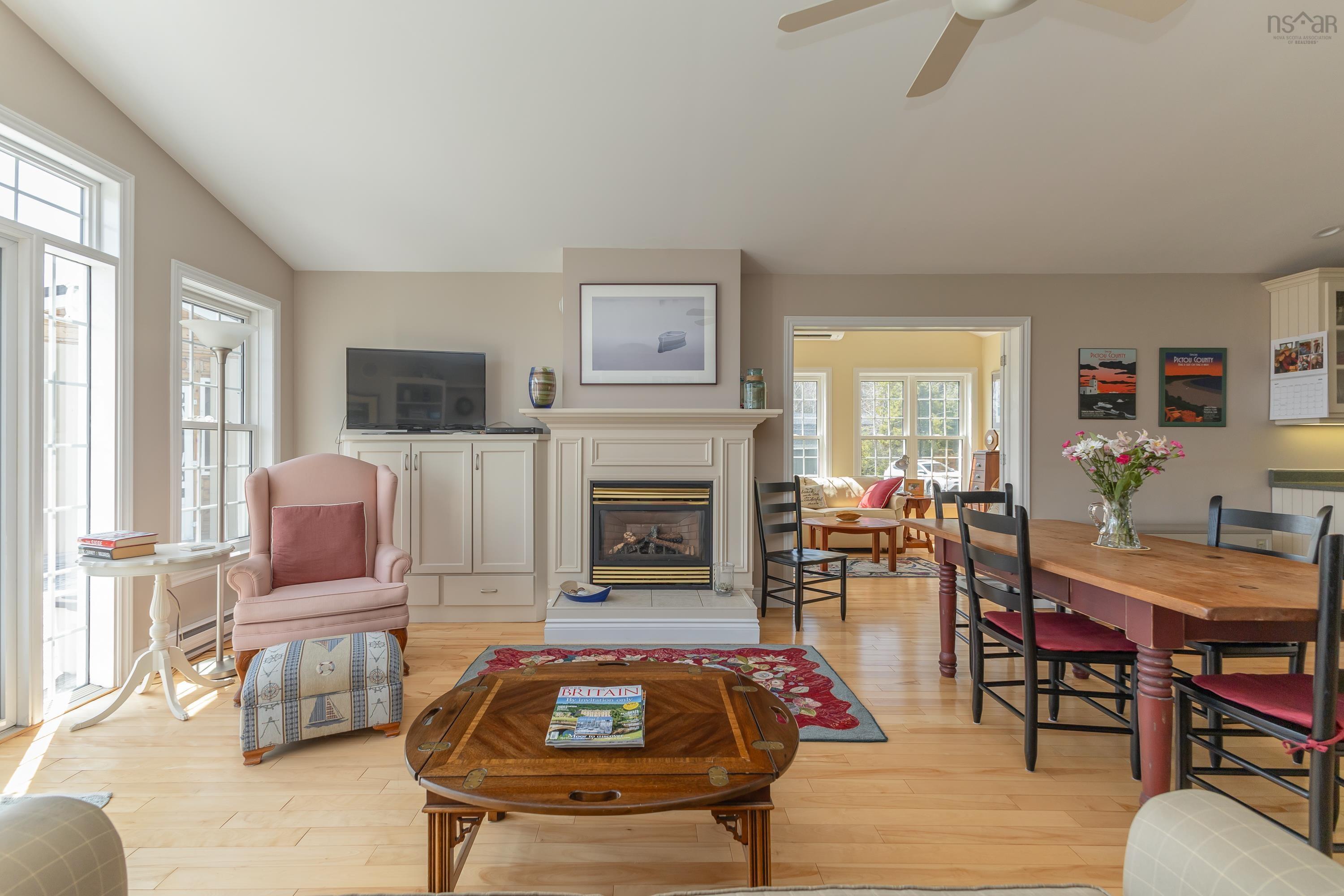 $650,000.00: 70 Davidson Lane, Waterside