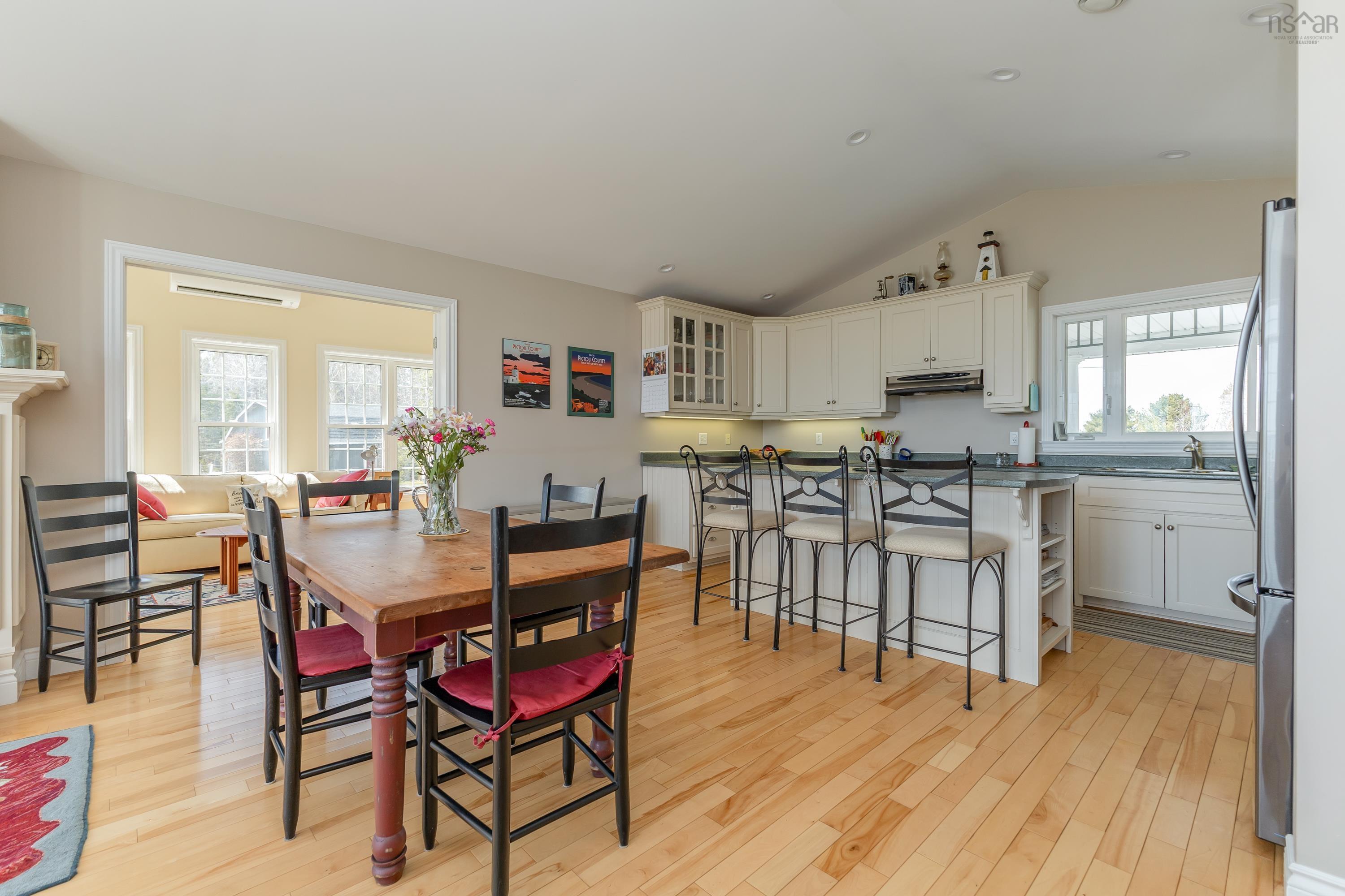 $650,000.00: 70 Davidson Lane, Waterside