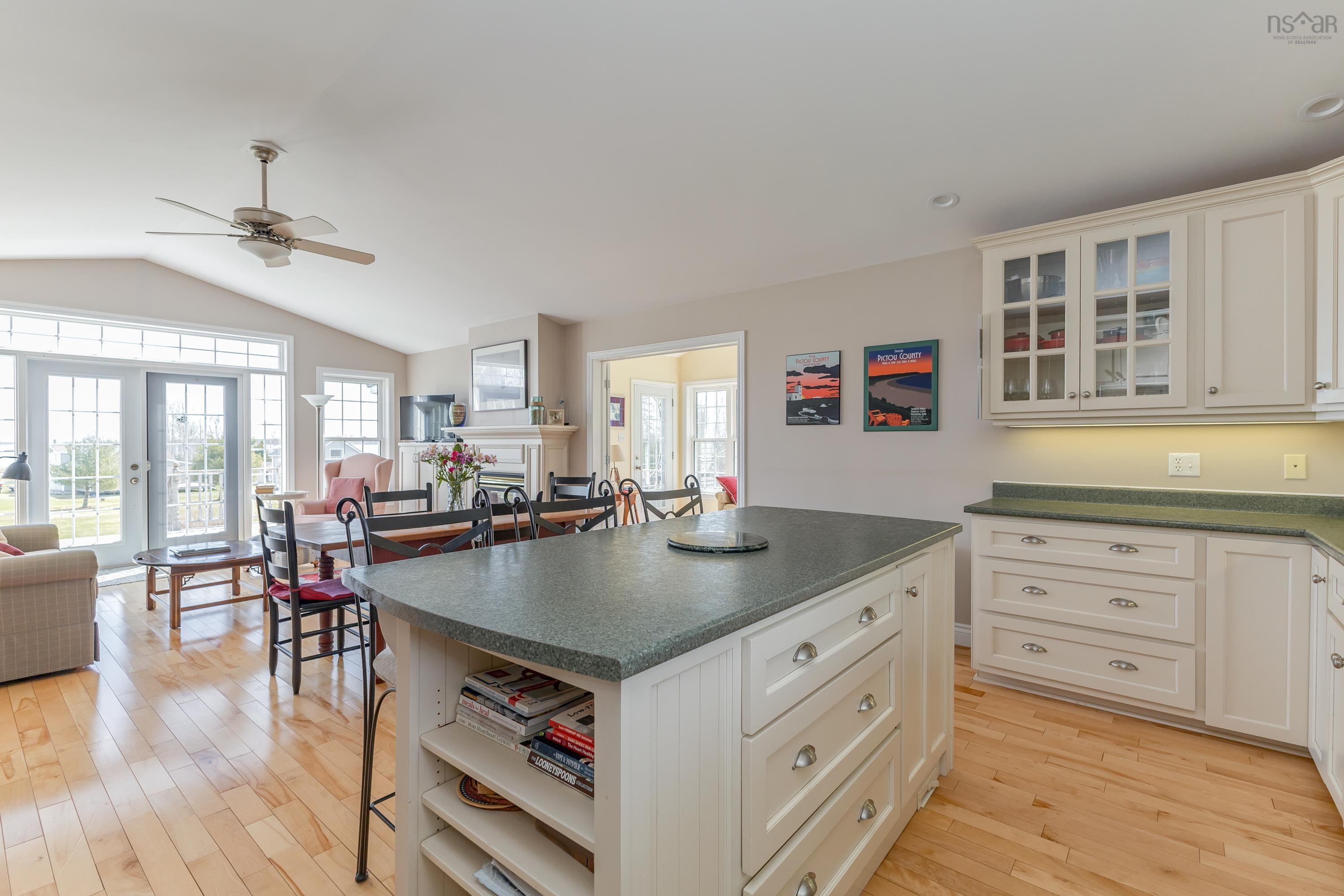 $650,000.00: 70 Davidson Lane, Waterside