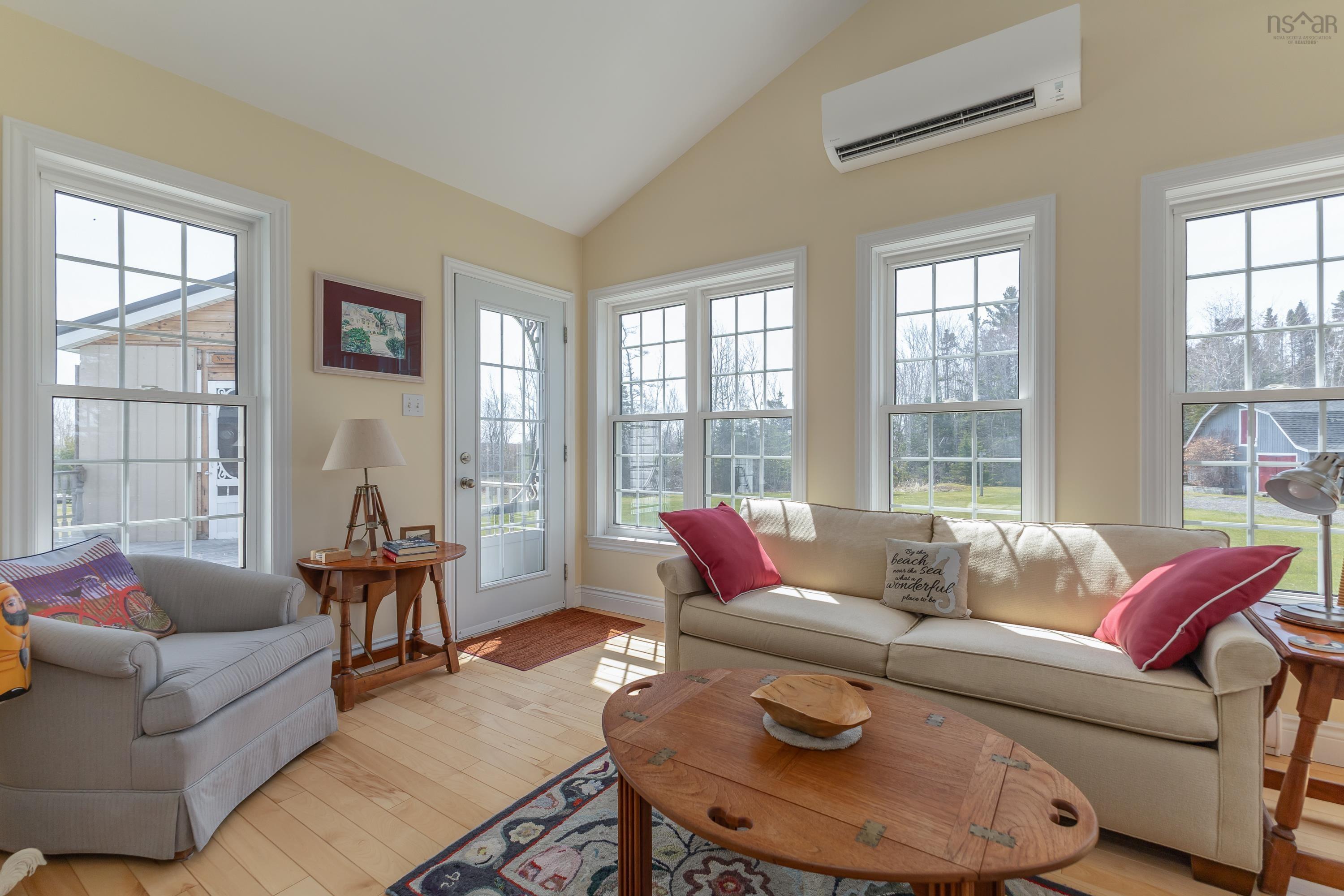 $650,000.00: 70 Davidson Lane, Waterside