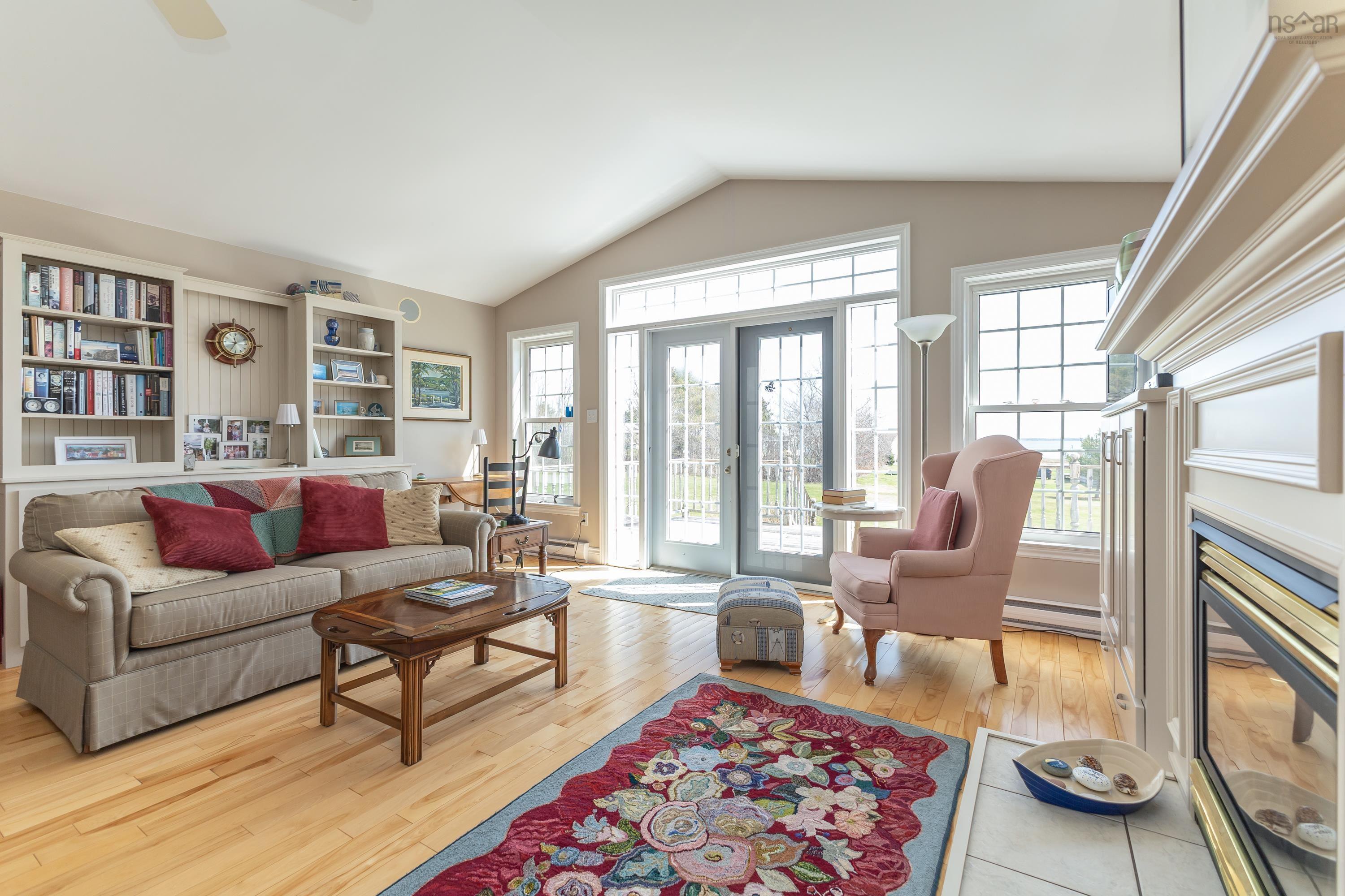 $650,000.00: 70 Davidson Lane, Waterside