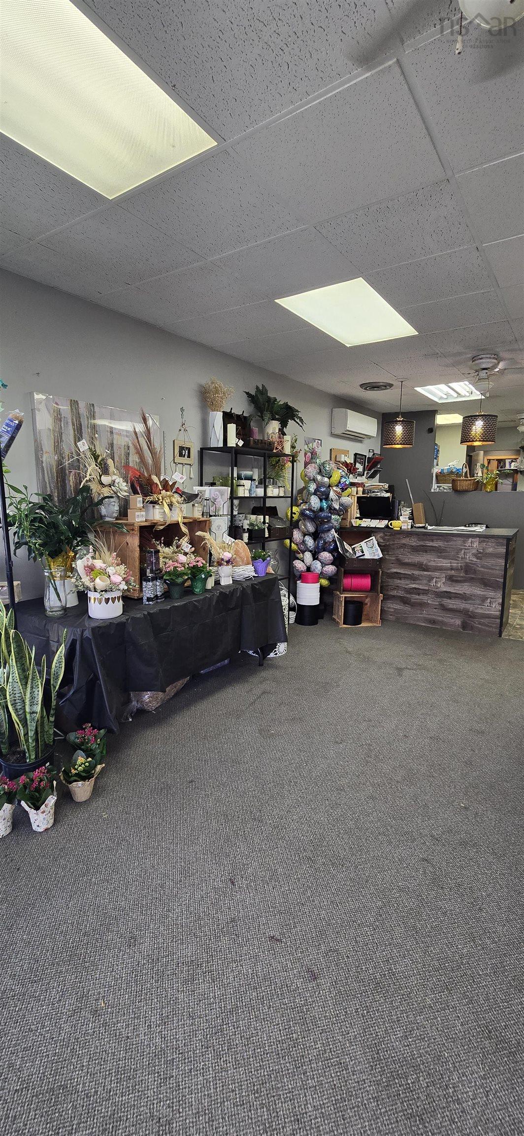 $87,900.00: 56 Commercial Street, Middleton